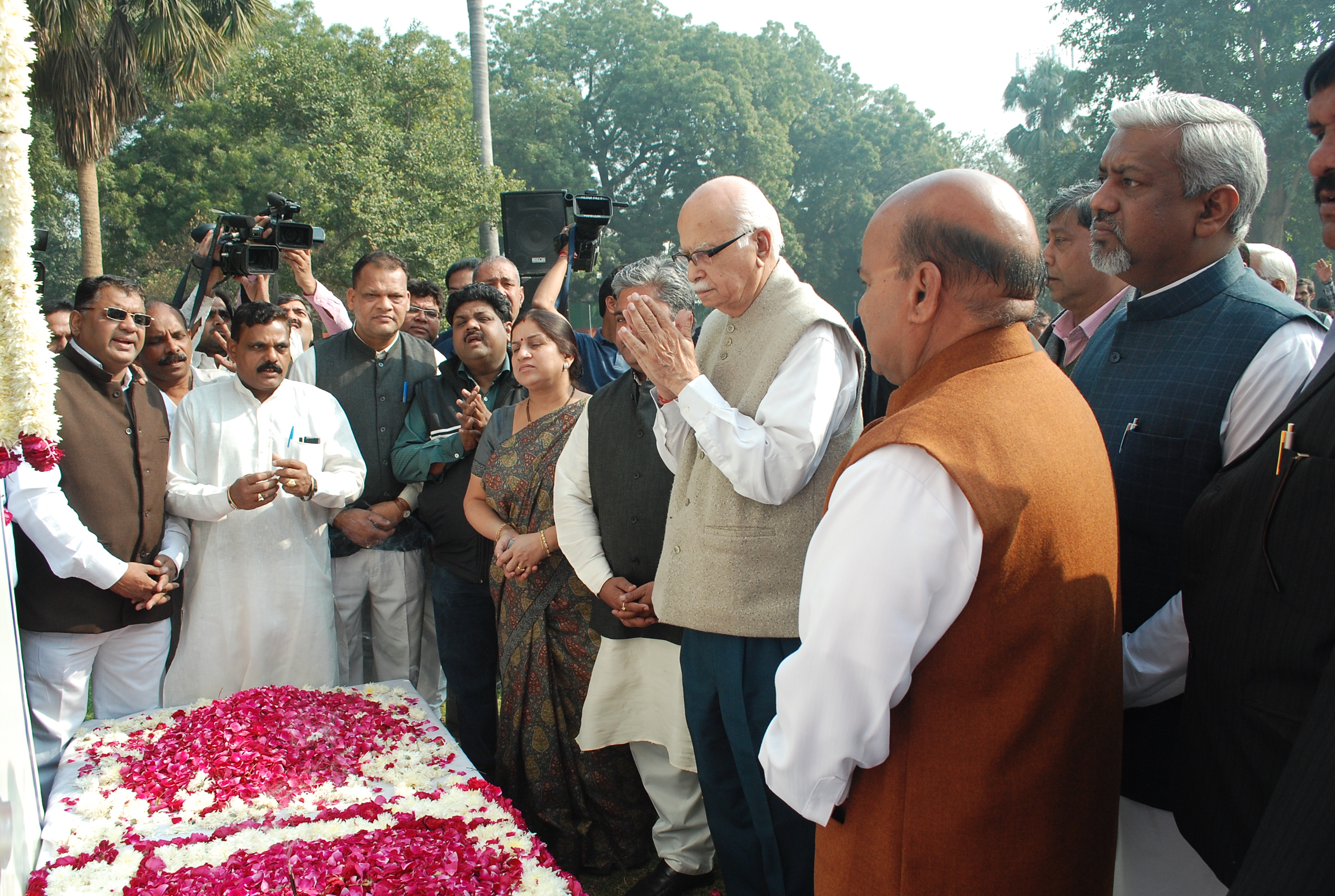 Chairman, BJP Parliamentary Party Shri L.K. Advani and BJP National President, Shri Nitin Gadkari attending "PUSHPANJALI KARYAKARAM" of Dr B.R. Ambedkar at 9 Ashok Road on December 06, 2011