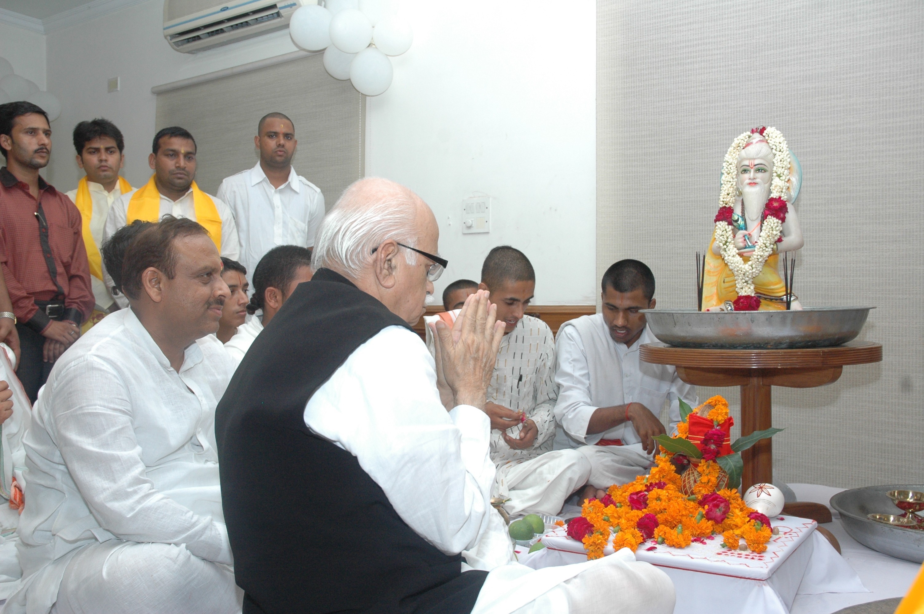 L.K. Advani performing Valmiki Puja at his residence 30, Prithviraj Road, New Delhi on August 28, 2011