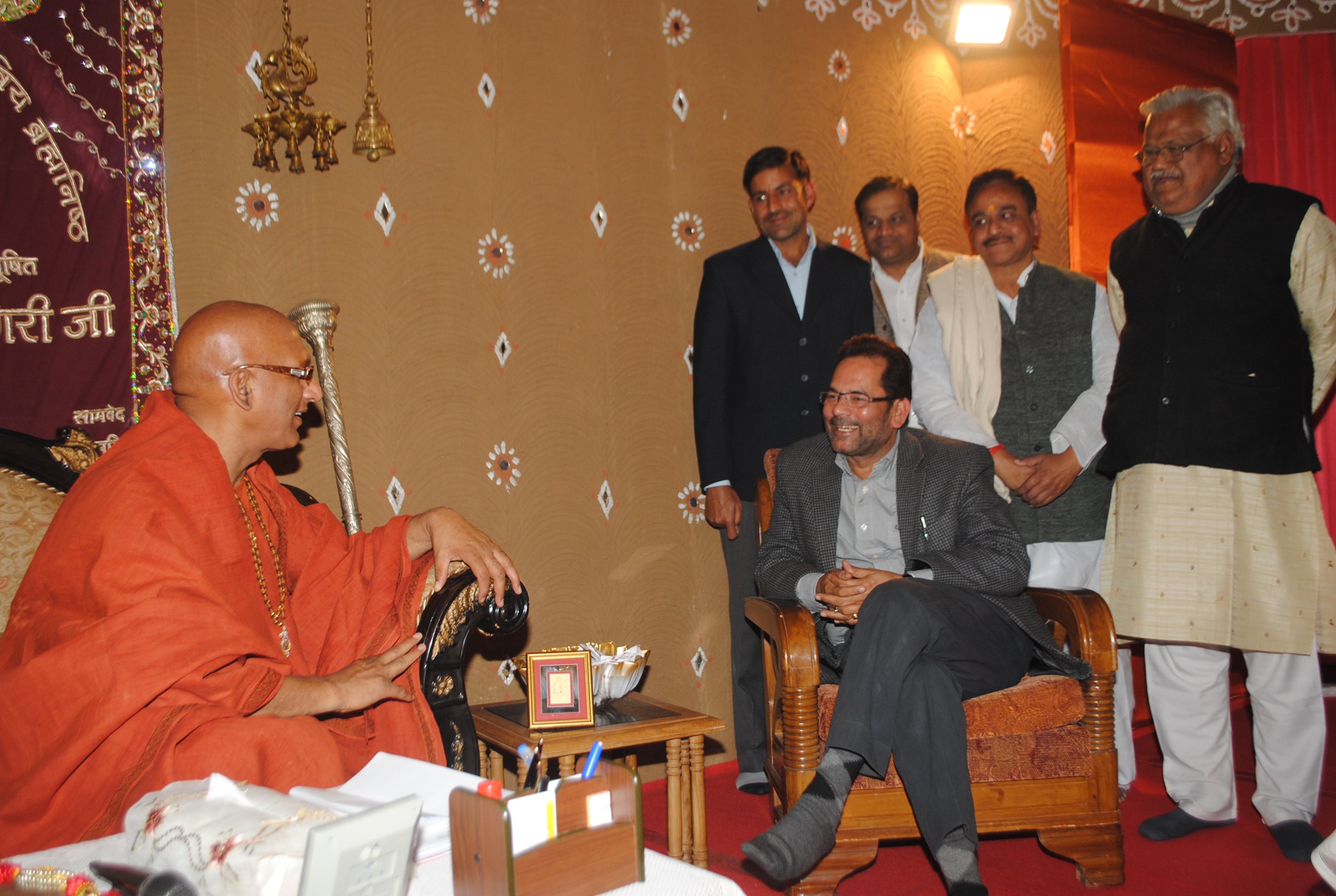 BJP National Vice President and M.P., Shri Mukhtar Abbas Naqvi in a discussion with Acharya Mahamandaleswar Awadheshanand Giri Ji Maharaj, during the Mahakumbh Mela at Kumbhnagari, Allahabad on February 3, 2013