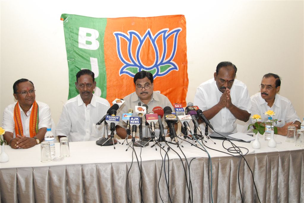 Photographs of BJP National President, Sh Nitin Gadkari's PC and worker meeting at Pondicherry on Monday, April 12, 2010