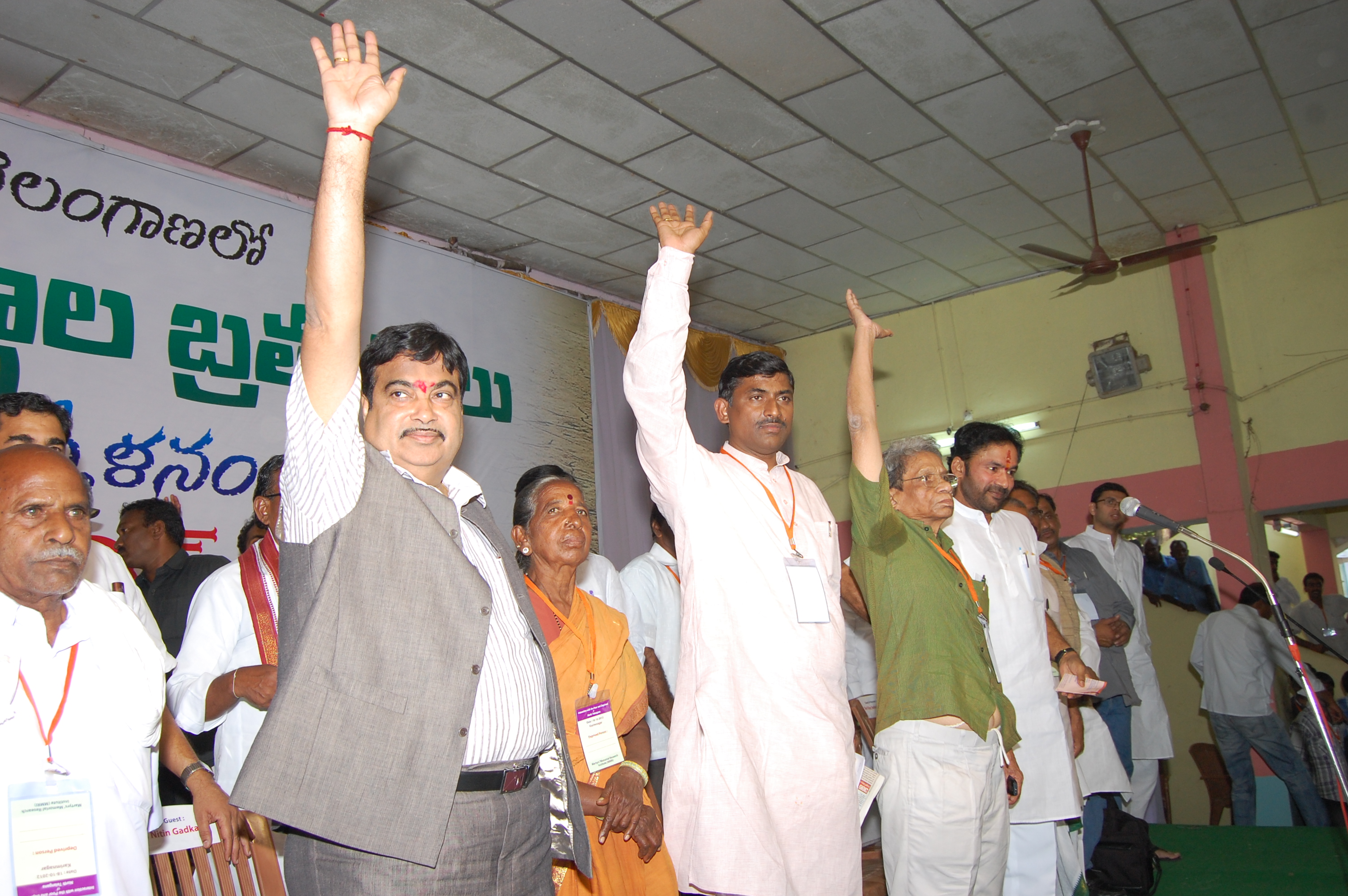 Interaction of BJP President, Shri Nitin Gadkari with poor and deprived of North Telangana on October 18, 2012