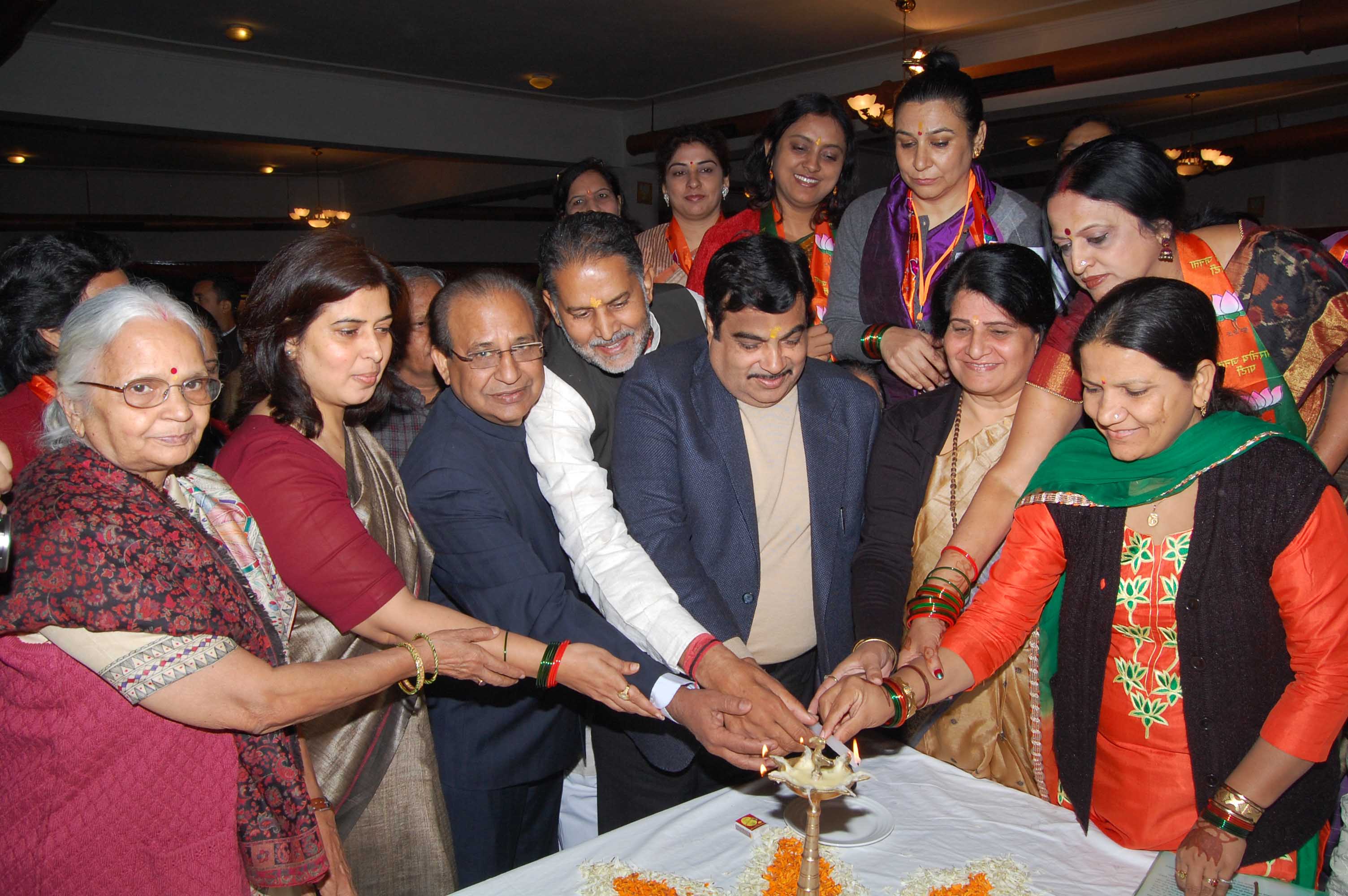 Shri Nitin Gadkari, Sushri Saroj Pandey, Sh Jagdish Mukhi and other BJP leaders inaugurating BJP Mahila Morcha National Executive Meeting at Karnal, Haryana on December 21, 2013