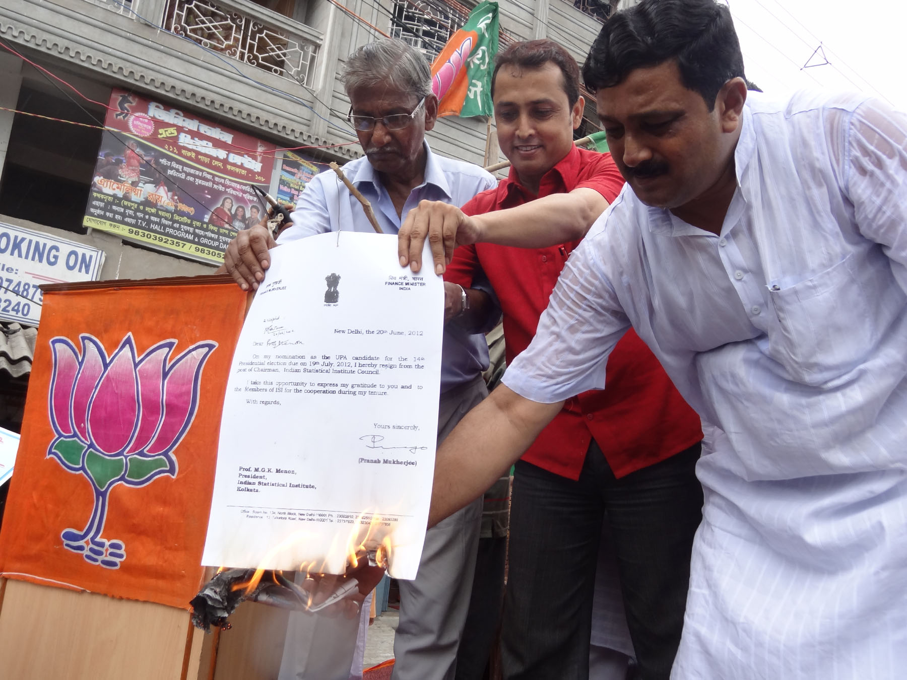 Protest at Kolkata in dimand of disqualification of Pranab from Presidential election on July 05, 2012