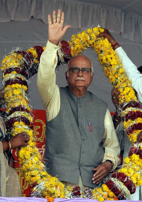 Shri LK Advani adressing rally during an Lok Sabha election campaign at Fatehpur in Utter Pradesh on April 23, 2009