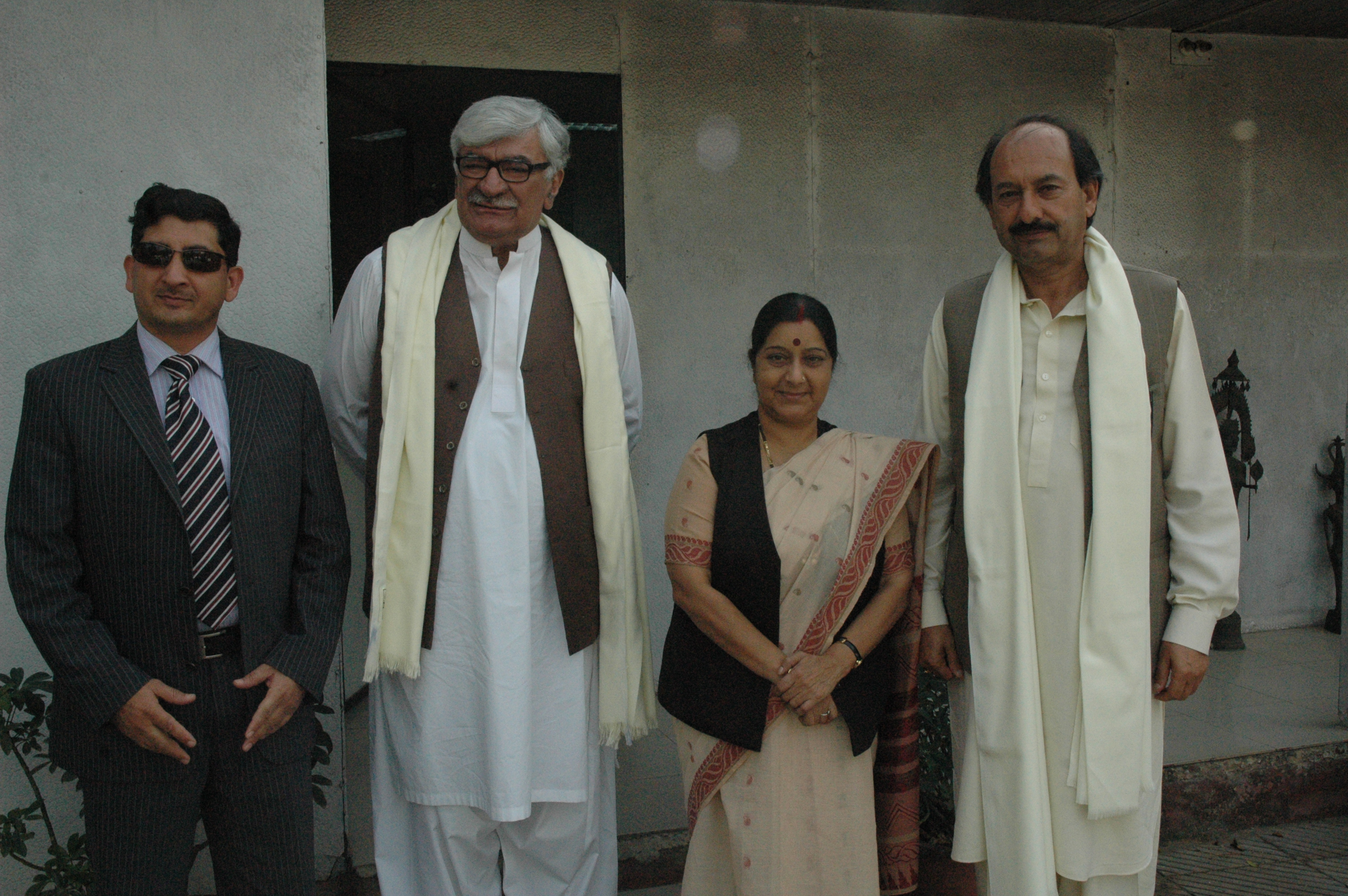 Meeting between Smt Sushma Swaraj and Mr Asfandyar Wali Khan in New Delhi on April 26, 2011