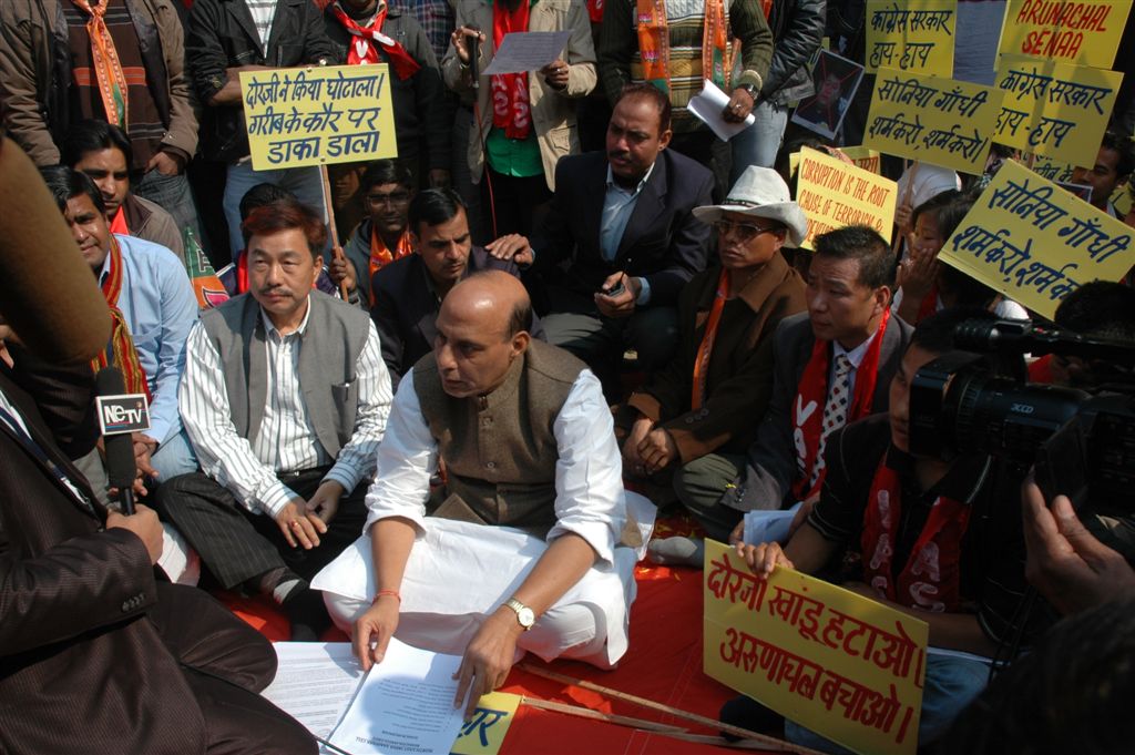 Sh Rajnath Singh, Tapir Gao protesting agnst CM Of Arunachal for Corruption and Terrorism at Jantar Mantar on Feb 01, 2011