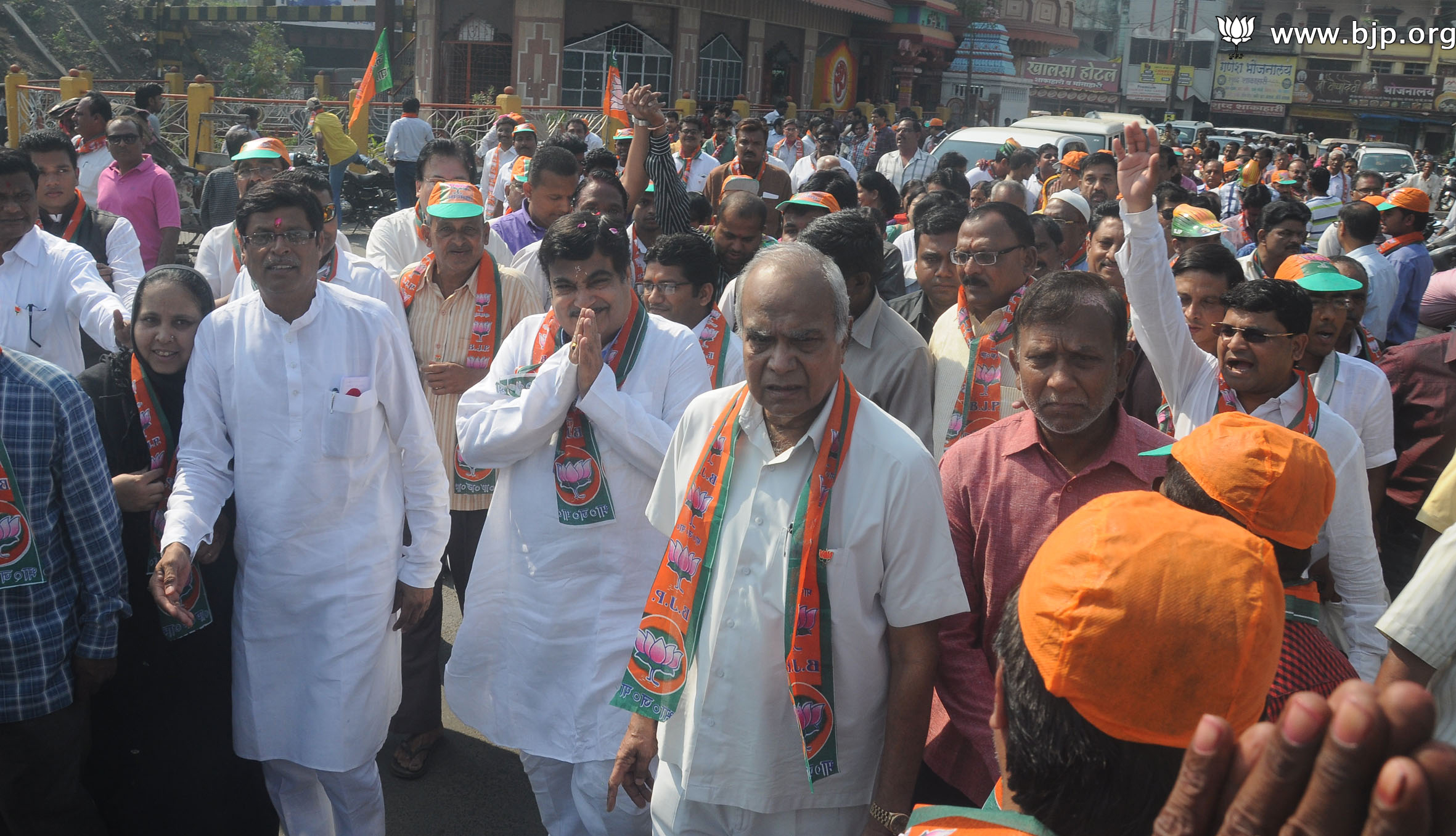 Former BJP President Shri Nitin Gadkari during Election campaign at West Nagpur Assembly constituency area in Nagpur on March 18, 2014