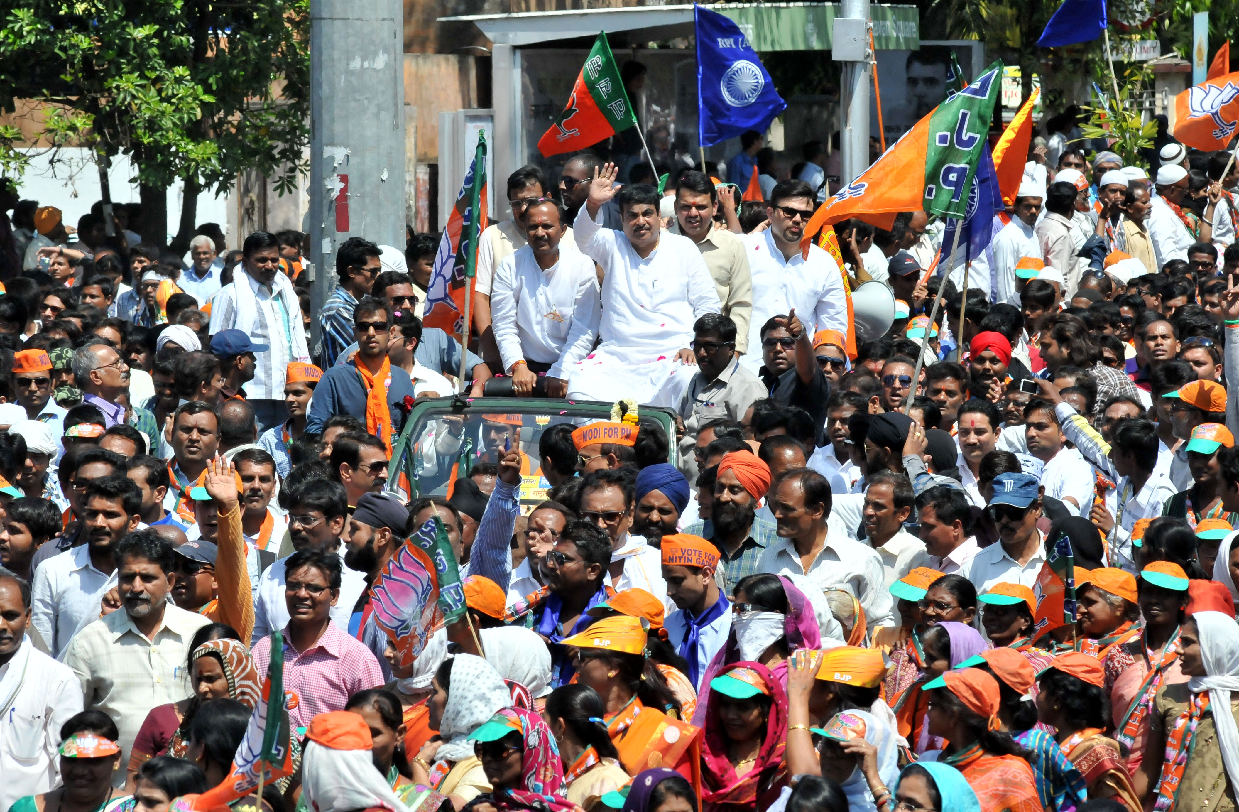 Former BJP President, Shri Nitin Gadkari filing his nomination papers for Lok Sabha Elections 2014 and other leaders at Nagpur on March 22, 2014