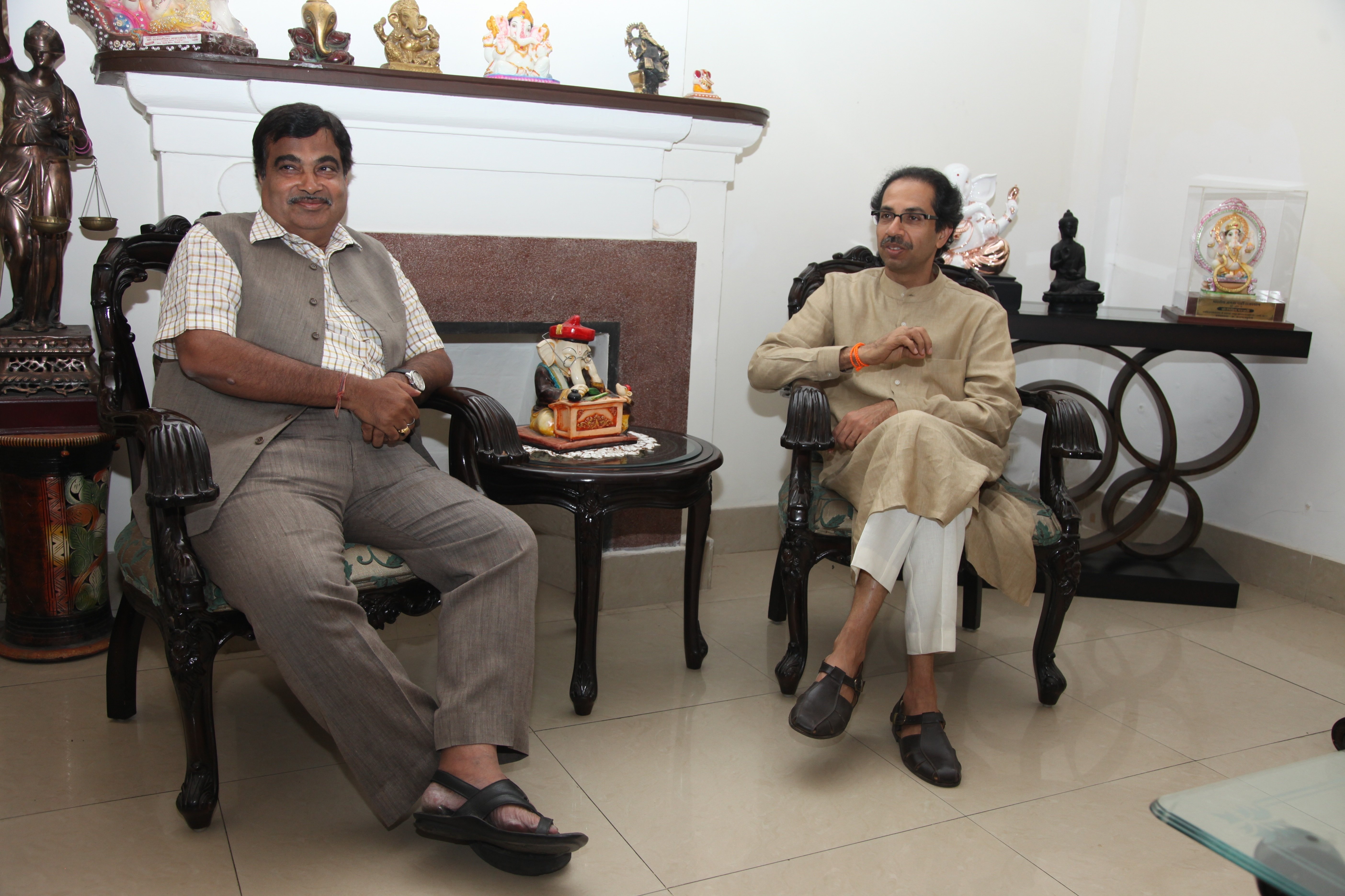 Former BJP President, Shri Nitin Gadkariji's meeting with Shivsena Chief, Shri Uddhav Thackeray at his residence 13, Teen Murti Lane, New Delhi on May 20, 2014