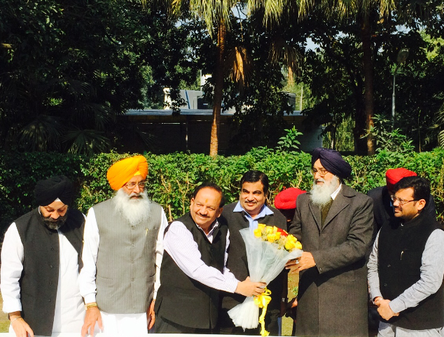 Sh. Nitin Gadkari, Dr. Harsh Vardhan meeting with Akali Dal Leaders and Senior Leaders of Various Gurdwara Committees in presence of Sh. Prakash Singh Badal at 12 Safdarjang Road on November 29, 2013