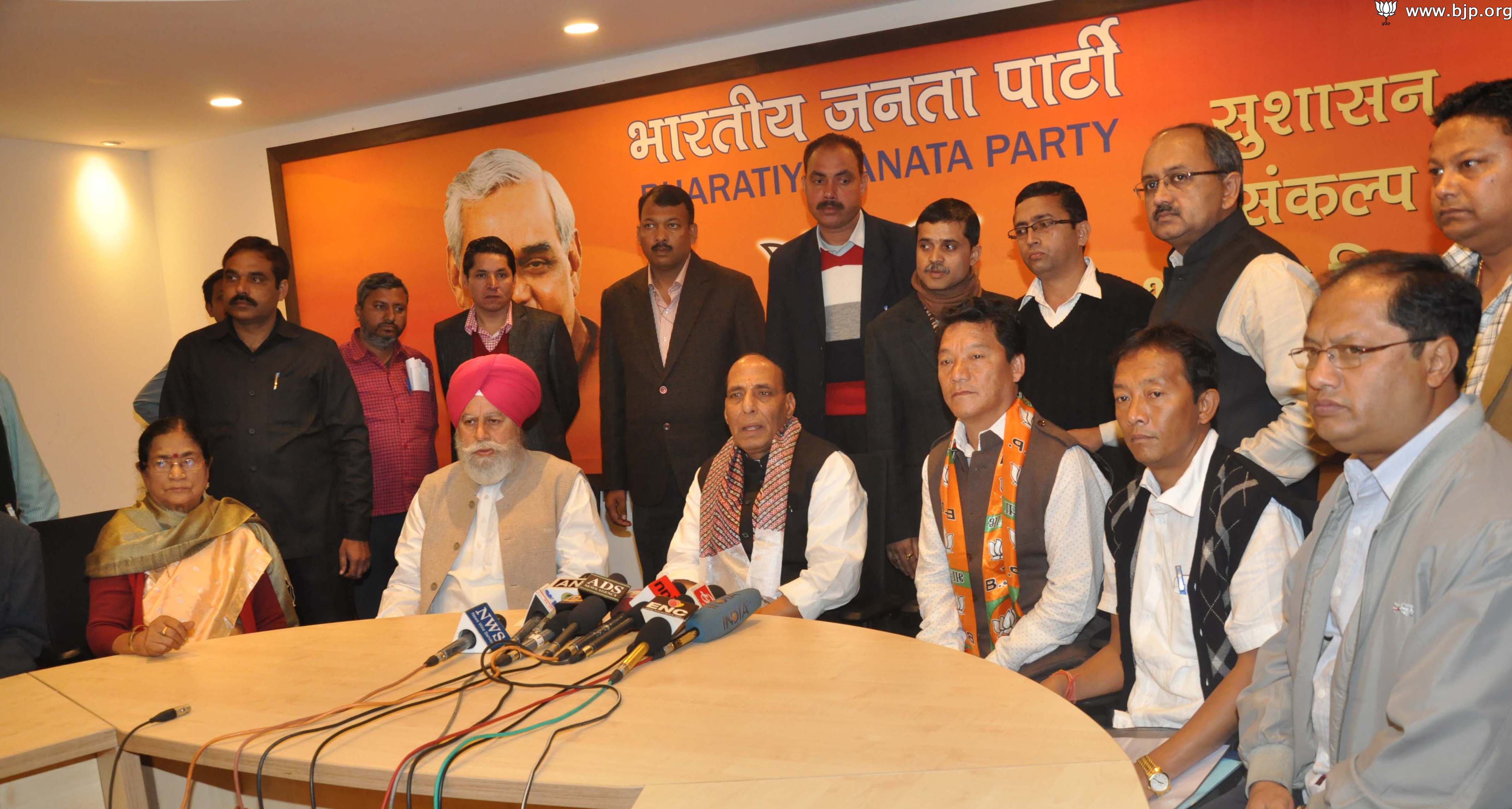 GJM President, Sh Vimal Gurang meeting with BJP President, Shri Rajnath Singh to support BJP in upcoming Lok Sabha Election 2014 at 11, Ashoka Road, New Delhi on March 10, 2014