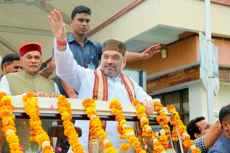 Grand reception of BJP National President, Shri Amit Shah on his arrival at Dharamshala Airport, Himachal Pradesh on 3 May 2017