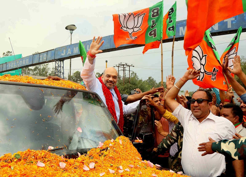 Grand reception of BJP National President, Shri Amit Shah on his arrival at Jammu Airport on 29 April 2017