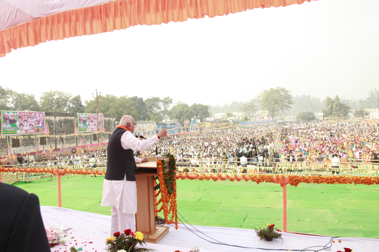 Shri L.K. Advani during Jan Chetna Yatra at Haridwar (Uttrakhand) on November 18, 2011