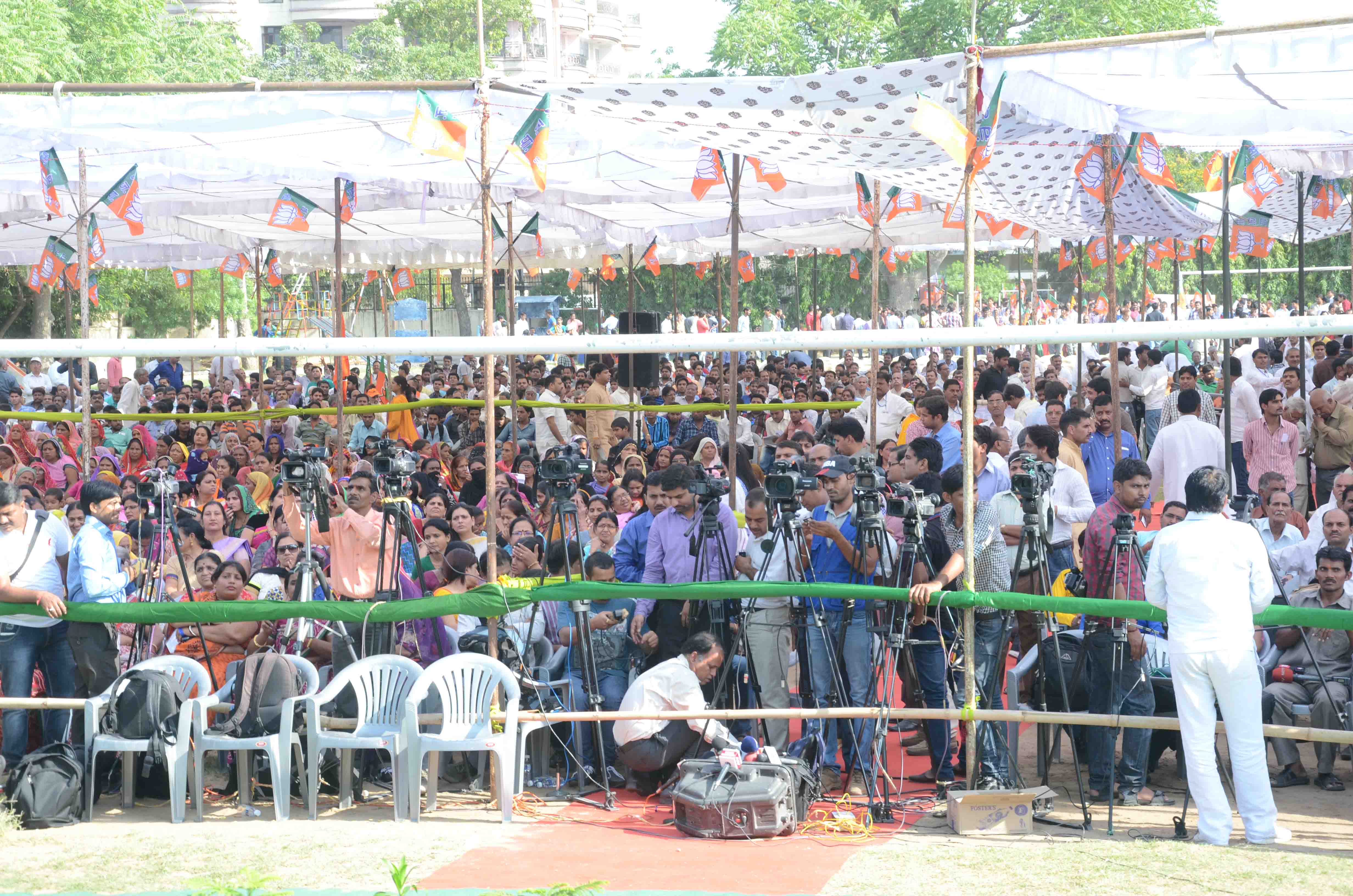 Hon'ble CM of Rajasthan, Smt. Vasundhara Raje & BJP National General Secretary, Shri J.P. Nadda inaugurating Karyakarta Sammelan at Jaipur (Rajasthan) on November 7, 2014