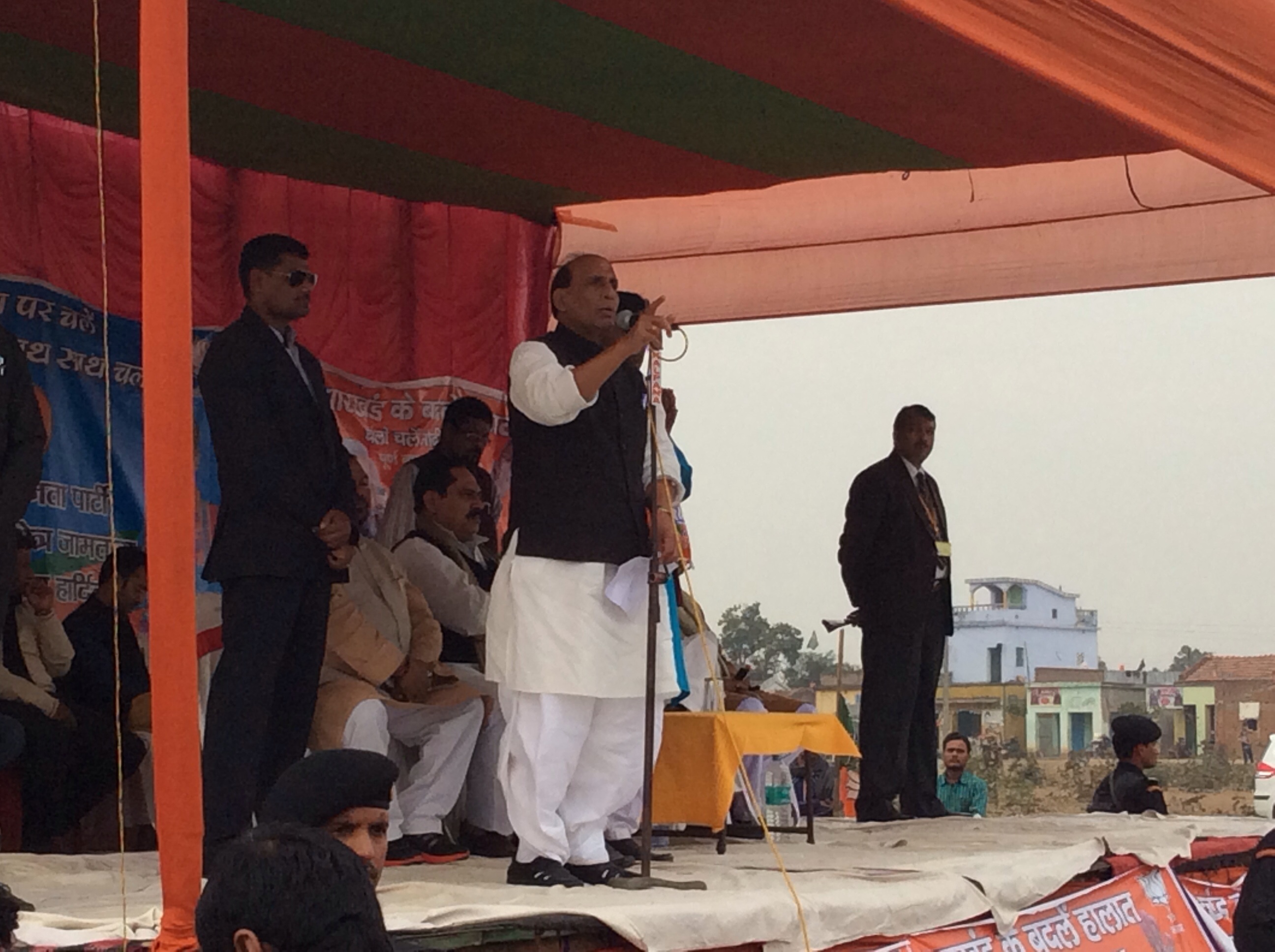 Hon'ble Minister of Home Affairs, Shri Rajnath Singh addressing a public meeting at Jamtara (Jharkhand) on December 14, 2014