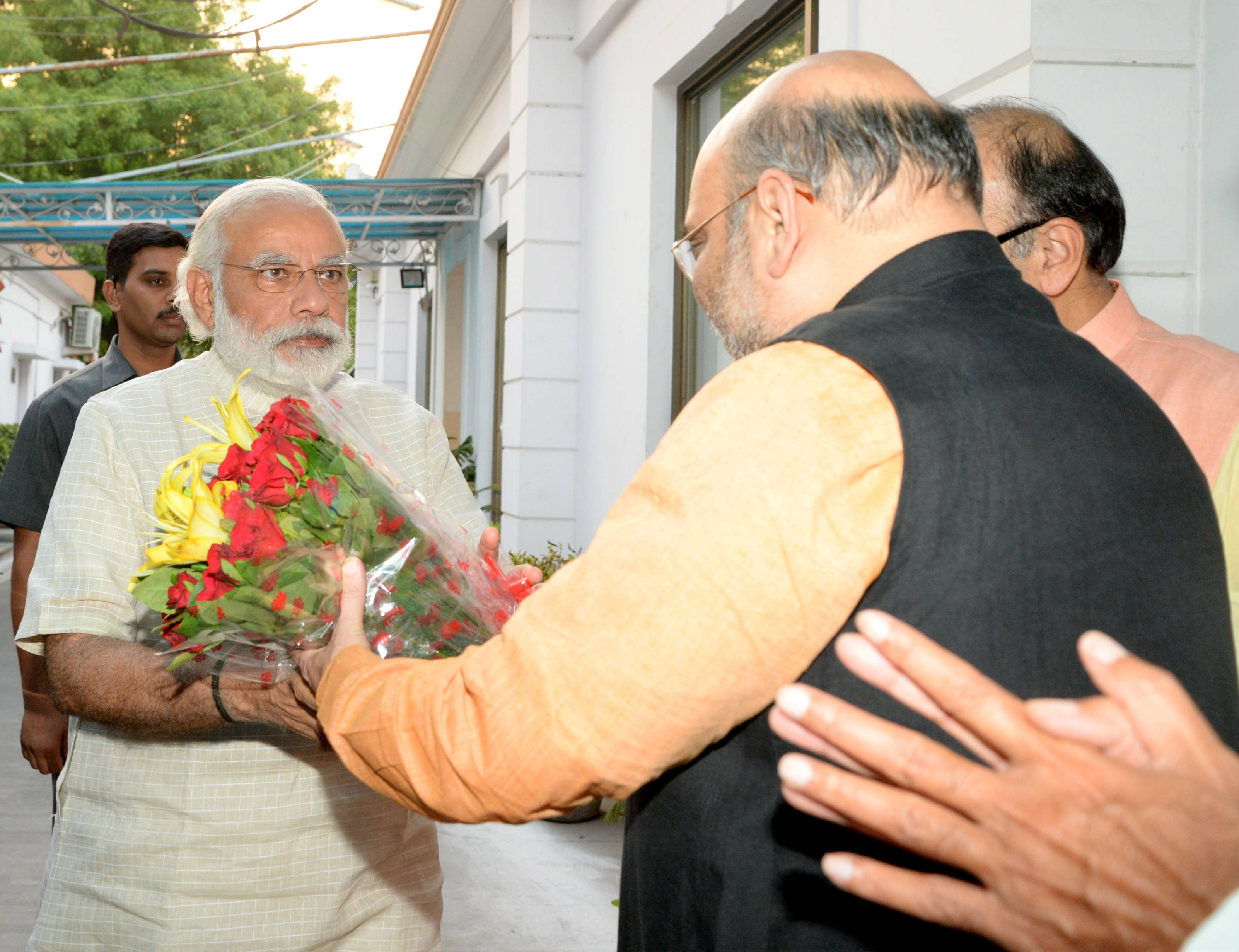 Hon’ble Prime Minister, Shri Narendra Modi received a grand welcome on arrival at 11, Ashoka Road on May 19, 2016