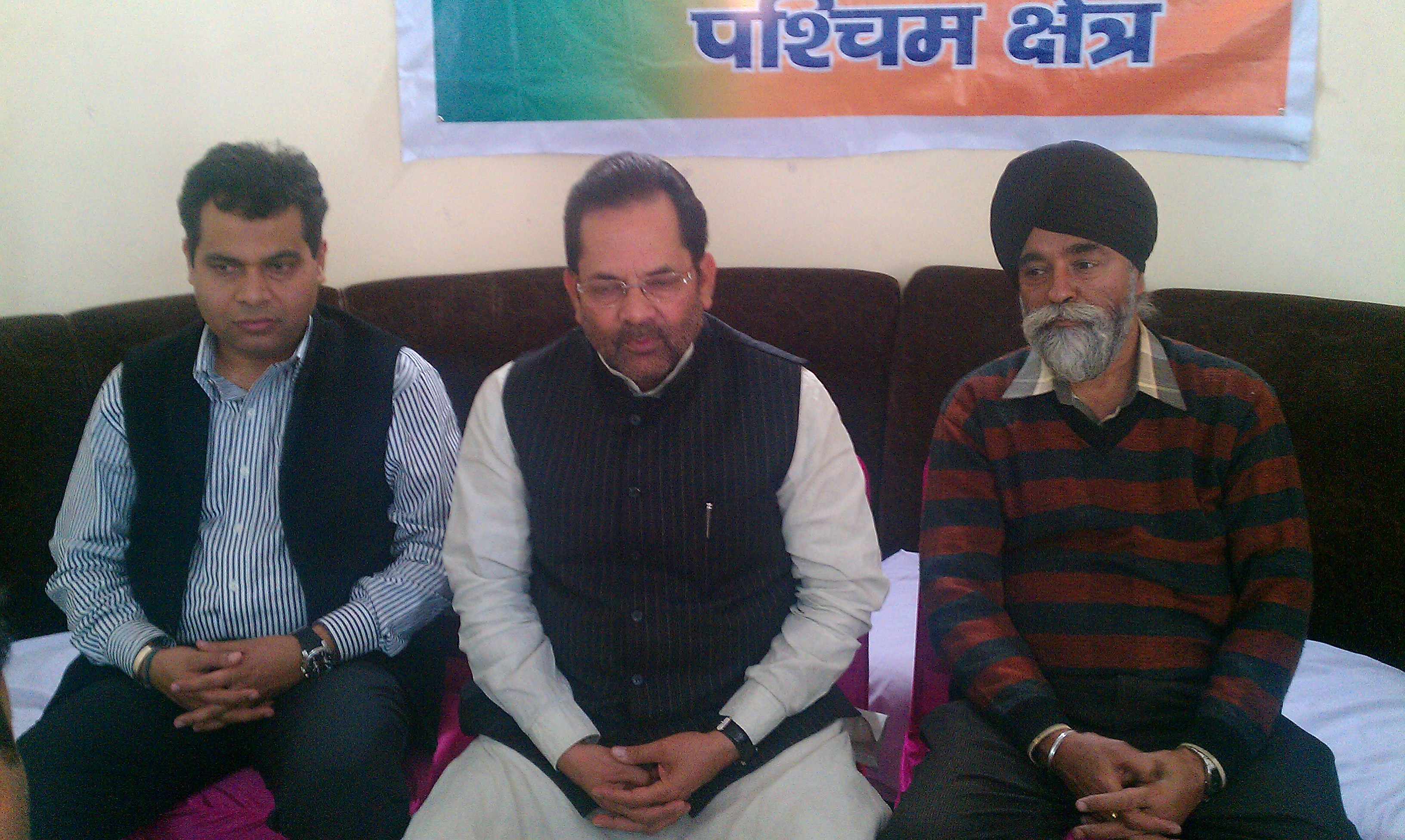 Shri Muktar Abbas Naqvi, Vice-President addressing a public meeting at Ghaziabad (Uttar Pradesh) on February 24, 2012