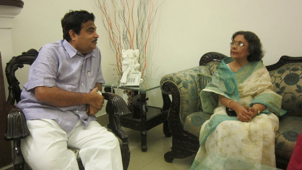 BJP President, Shri Nitin Gadkariji''''s meeting with Dr. Shyama Prasad Mookerjee''''s Family at 13, Teen Murthi Lane, New Delhi on July 11, 2012