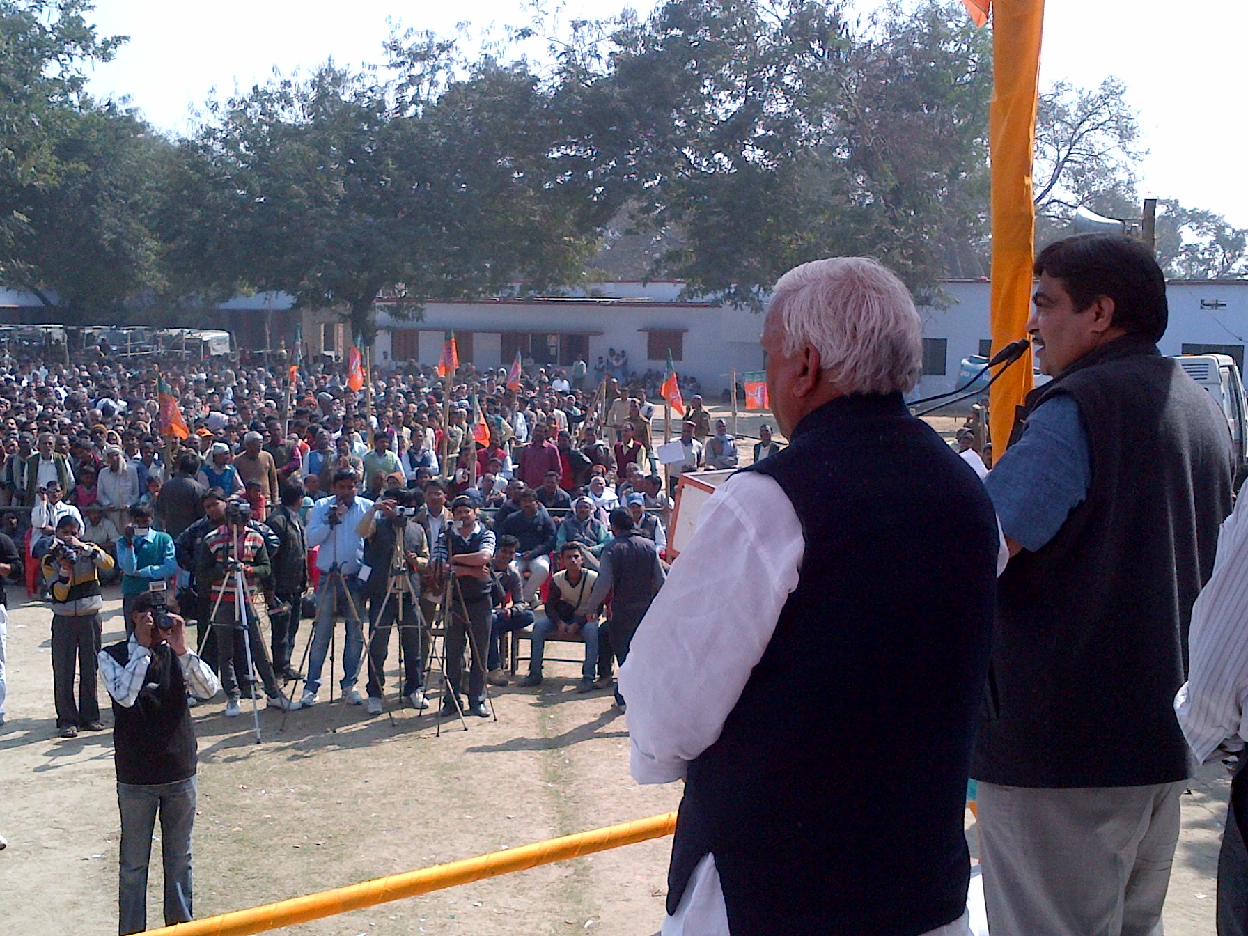 BJP National President, Shri Nitin Gadkari address a public meeting at Sinswa, Dist. Maharajganj, UP on February 07, 2012