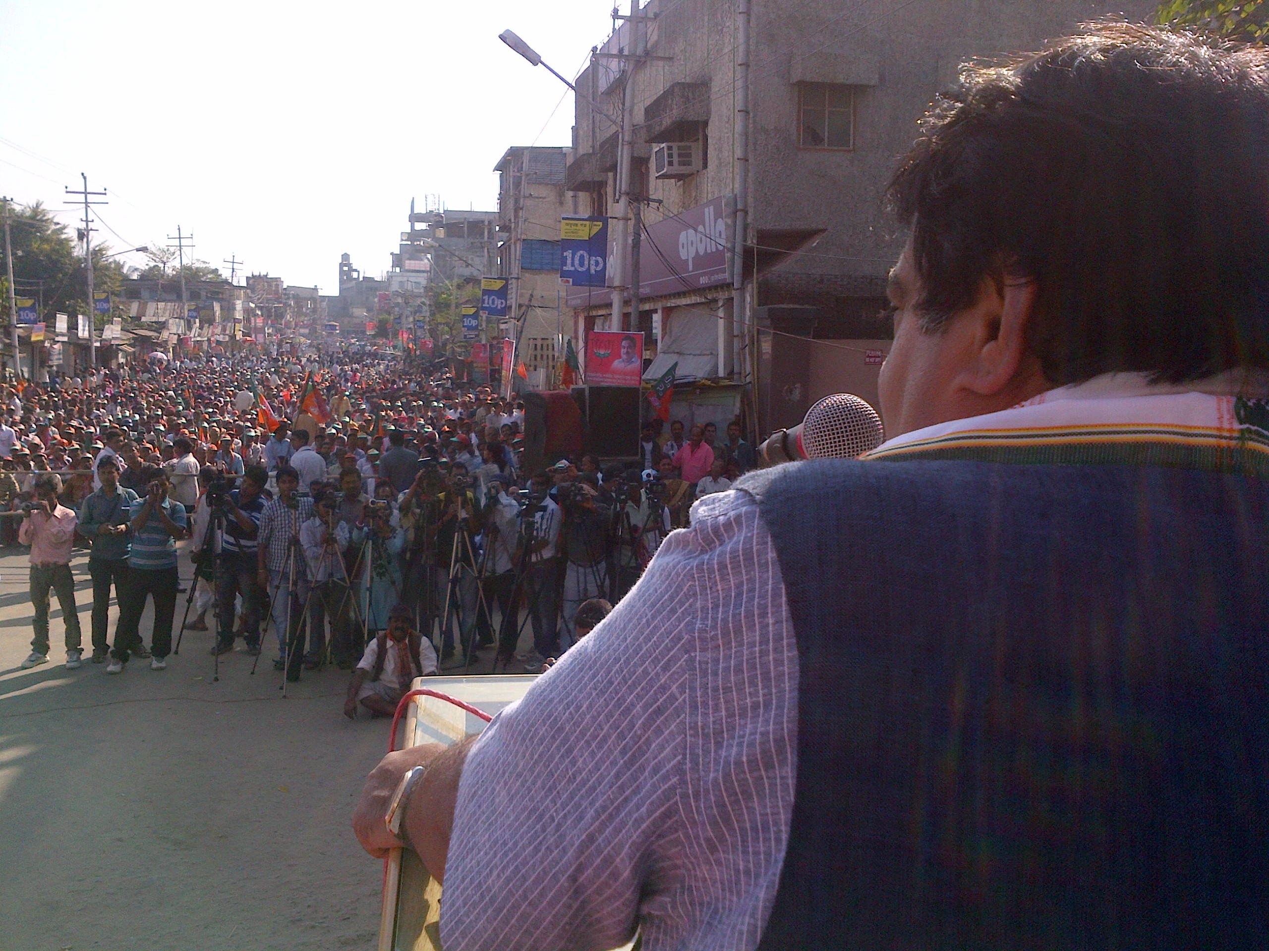 BJP National President, Shri Nitin Gadkari addressing a public meeting on FDI, Price Rise and Corruption at Agartala (Tripura) on November 22, 2012