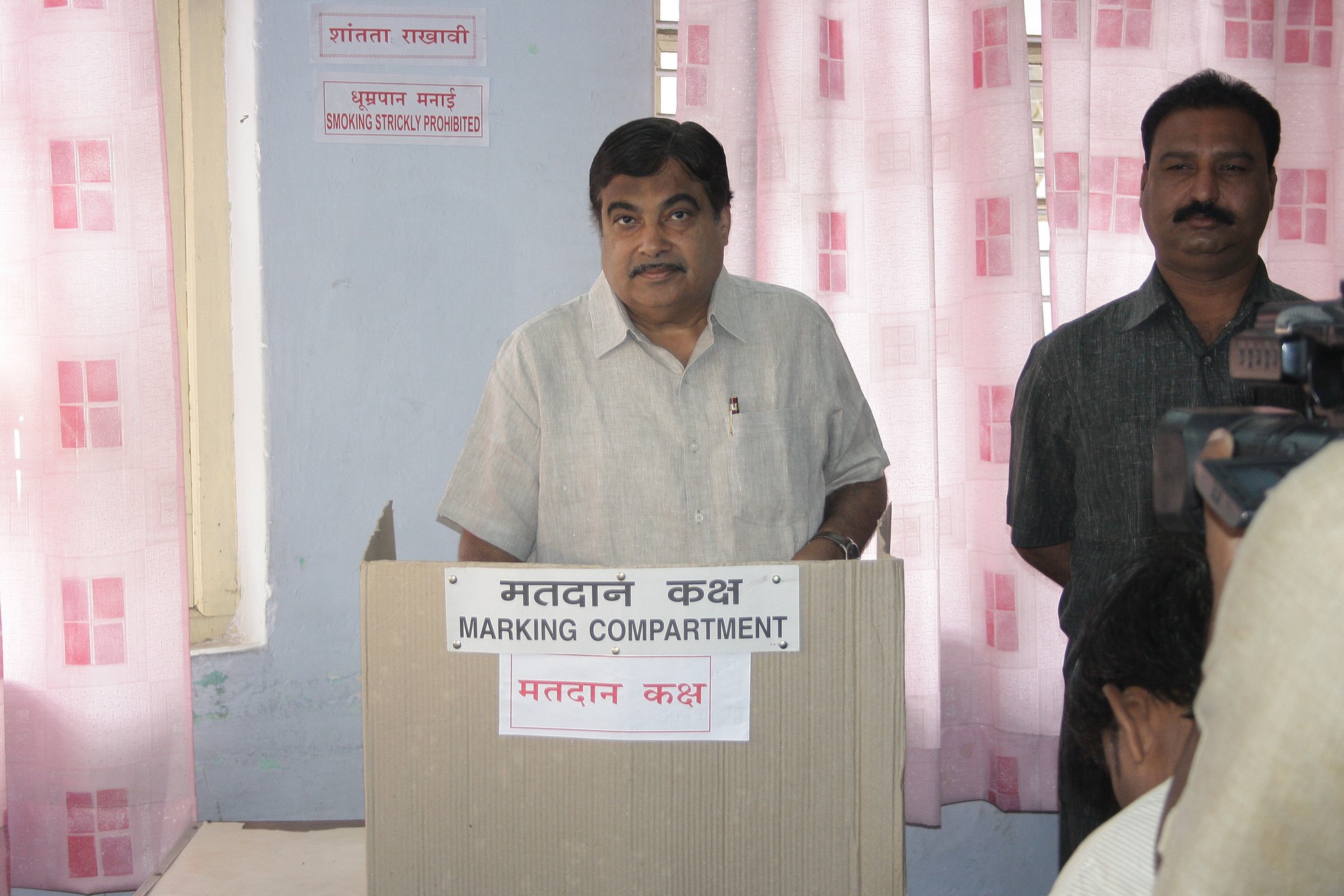 BJP National President, Shri Nitin Gadkari voting during Nagpur Municipal Corporation Election 2012 at Nagpur on February 16, 2012