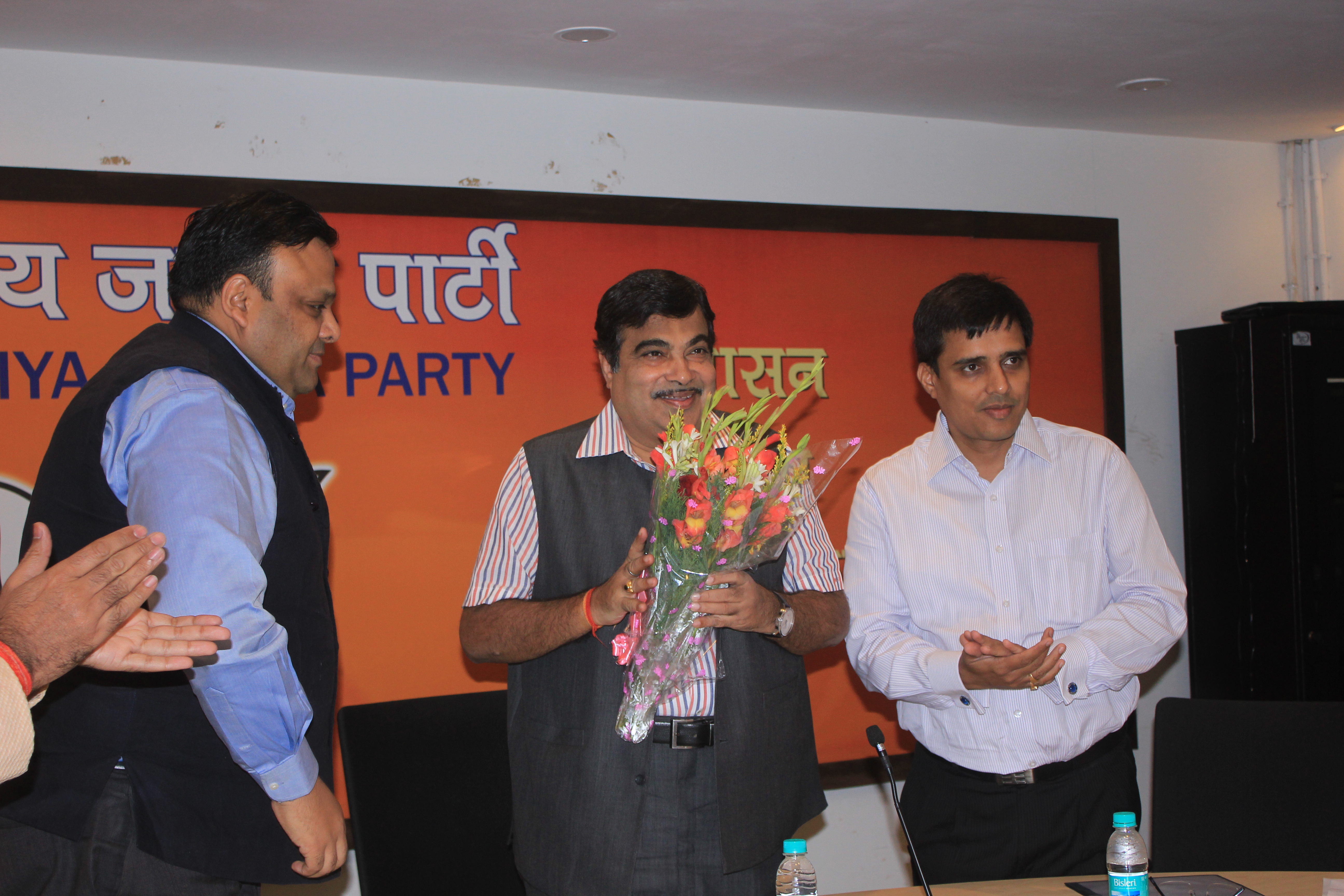 Former BJP President Shri Nitin Gadkariji addressing volunteers #LetsTalkGovernance organized by National IT Cell at 11, Ashoka Road, New Delhi on October 9, 2013