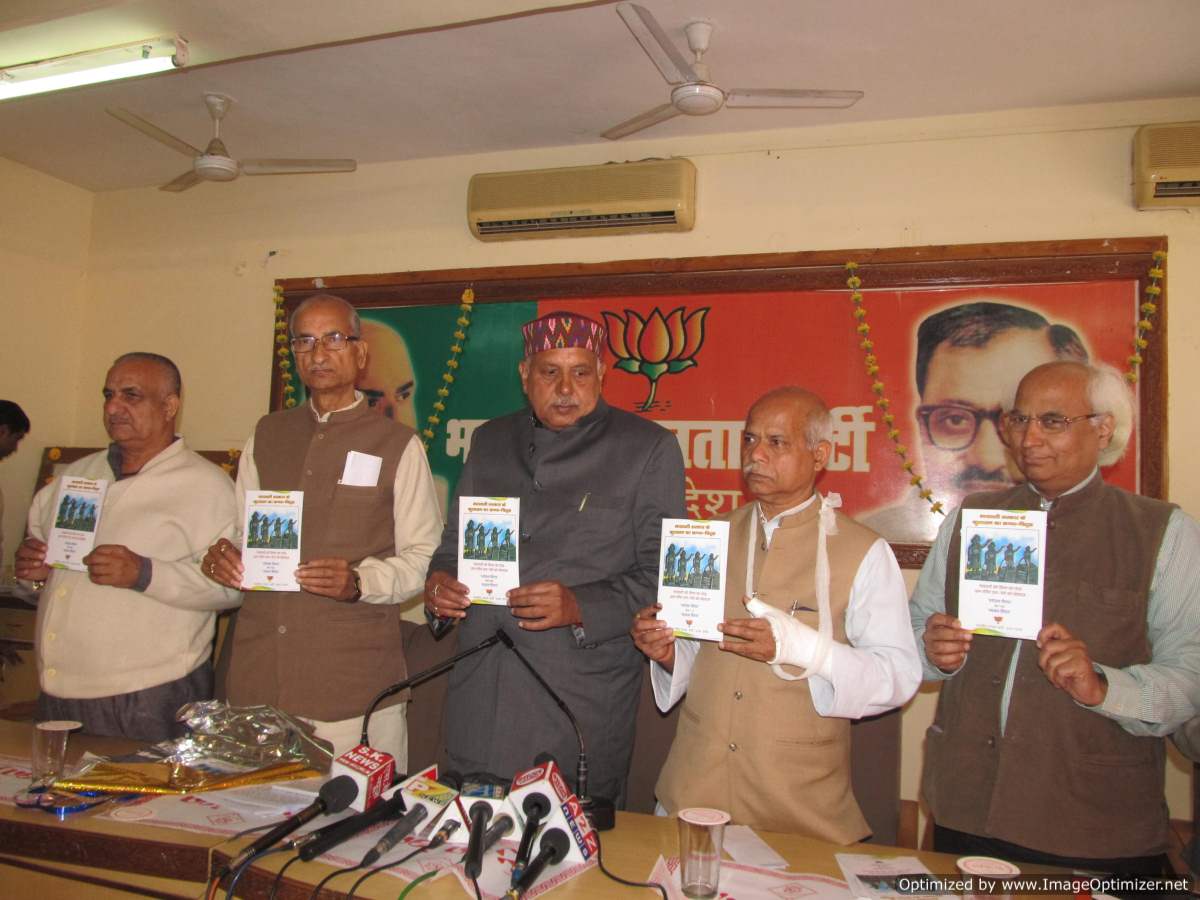 BJP State President, Shri Surya Pratap Shahi addressing a press conference at BJP State Office, Lucknow on February 15, 2012