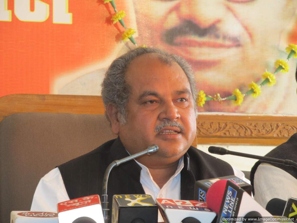 Shri Narendra Singh Tomar, National General Secretary addressing press conference at BJP State Office on February 20, 2012