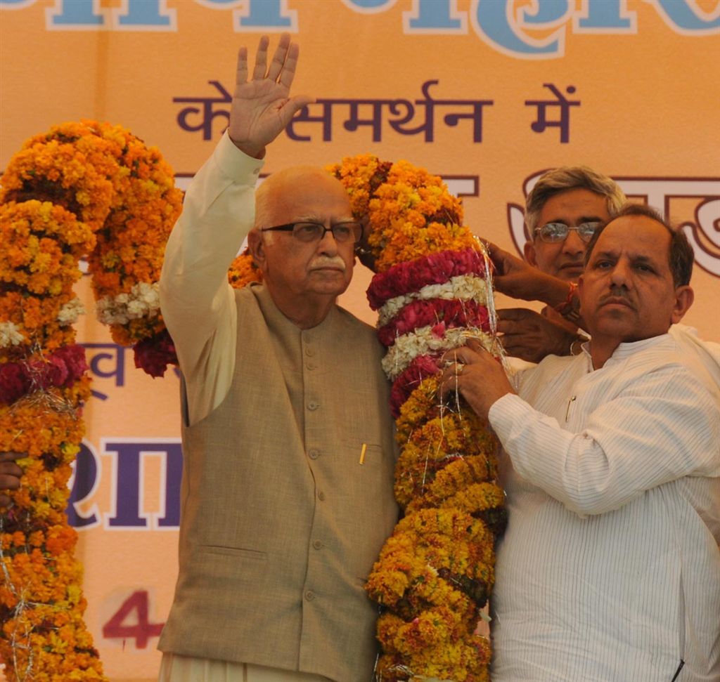 Shri LK Advaniji during an election campaign rally in Chommu near Jaipur in Rajasthan on May 4, 2009