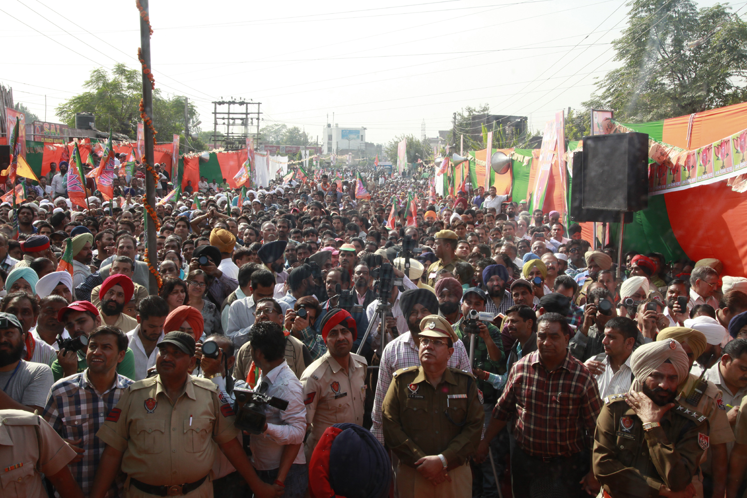 Shri L.K. Advani during Jan Chetna Yatra at Jalandhar (Punjab) on November 14, 2011