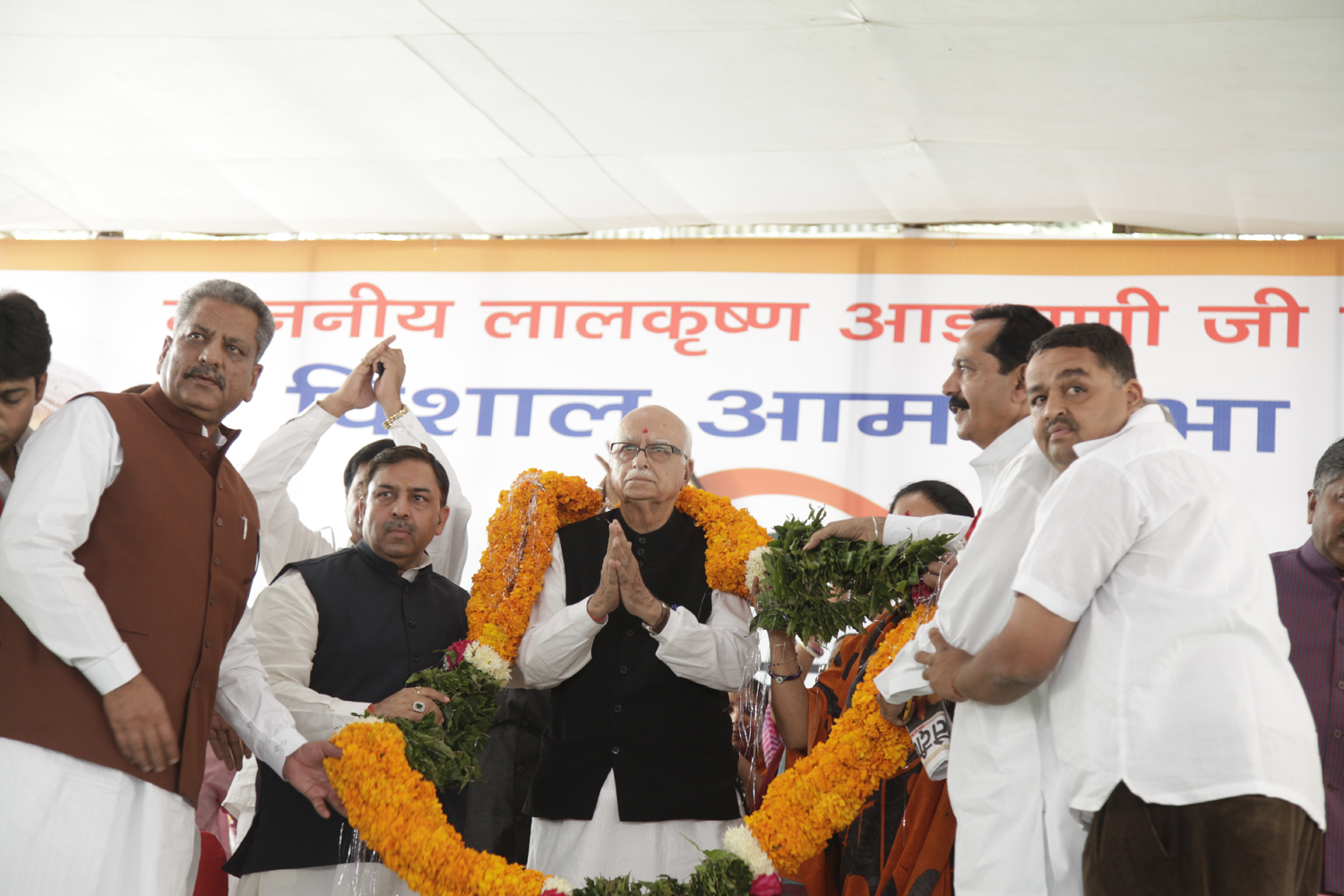 Shri L.K. Advani during Jan Chetna Yatra at Jodhpur (Rajasthan) on November 09, 2011