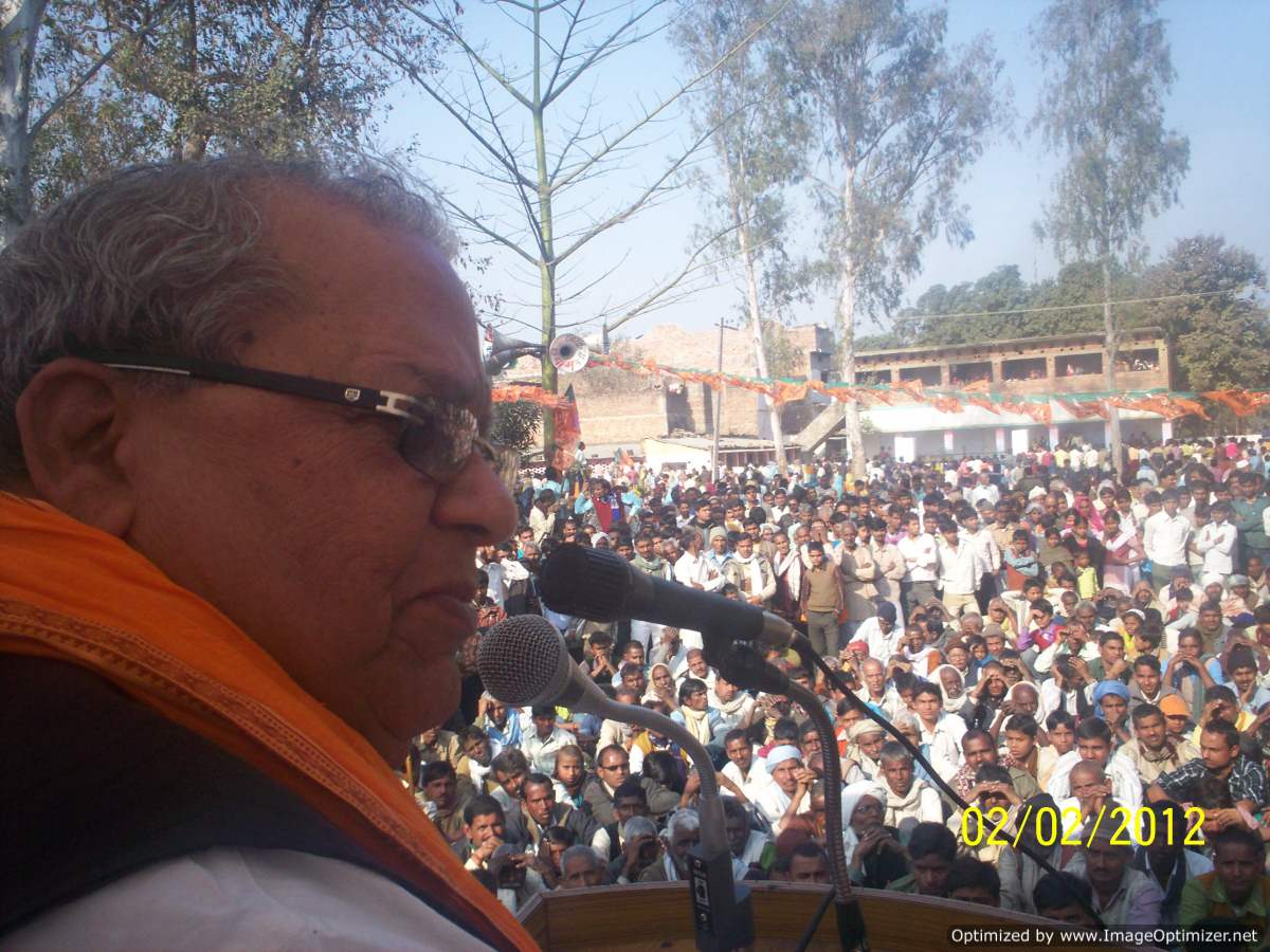 Shri Kalraj Mishra, National Vice-President addressing a public meeting at Dumariyaganj (Uttar Pradesh) on February 02, 2012