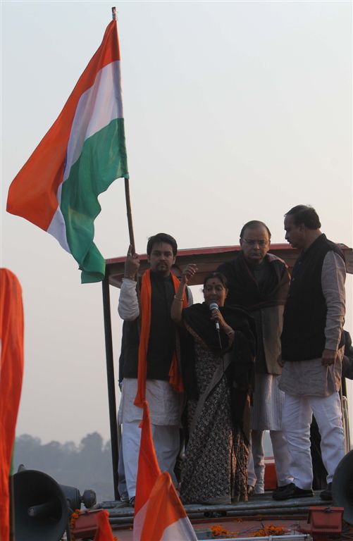 Smt. Sushma, Sh Jaitley, Ananth Kumar and Anurag Thakur at BJYM Rashtriya Ekta Yatra Rally before arresting at Lakhanpur Katwa on January 25, 2011