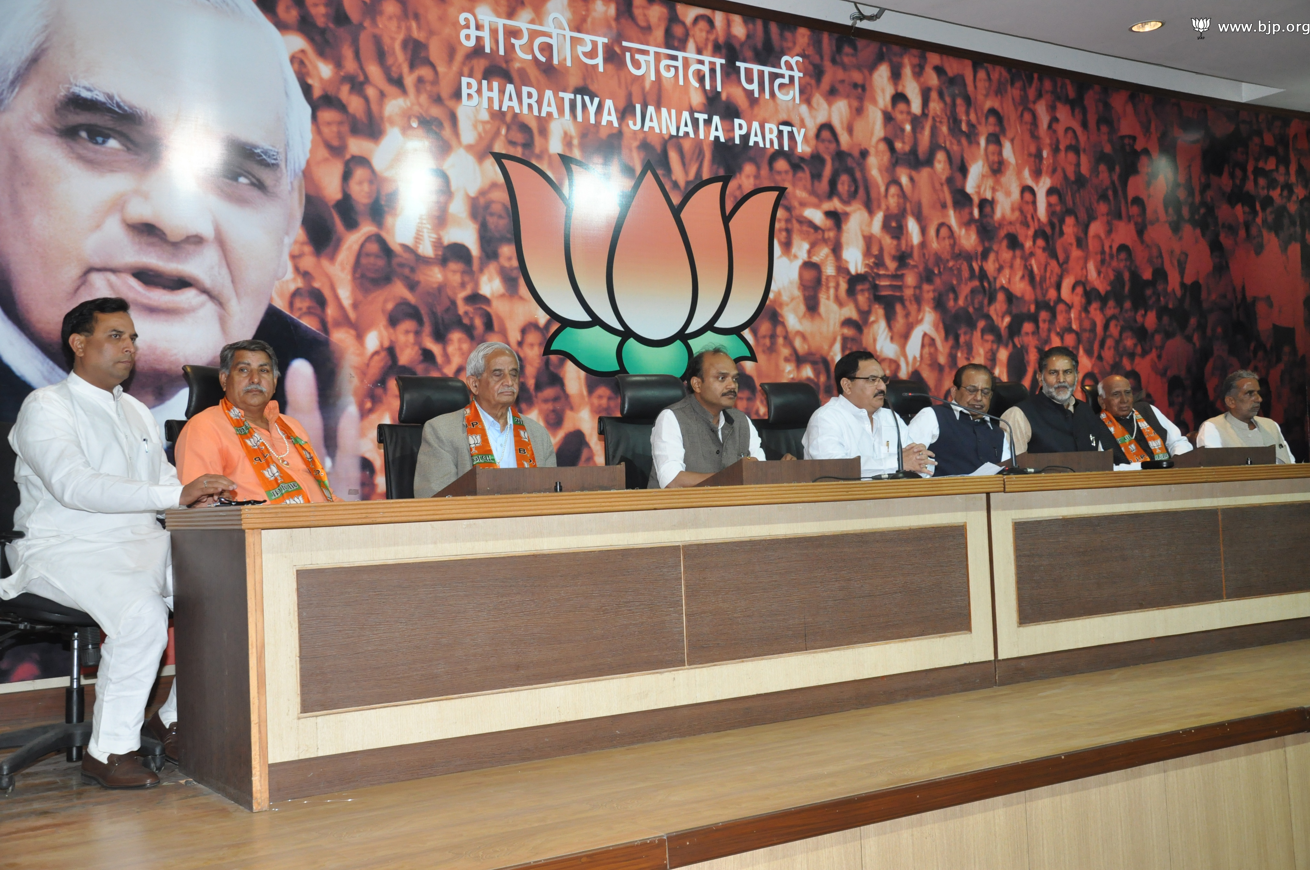 Lt. Gen. O.P Kaushik, Chaudhari Dharmveer and Shri Bahadur Singh joining BJP in the presence of Shri J.P. Nadda at 11, Ashoka Road, New Delhi on March 14, 2014