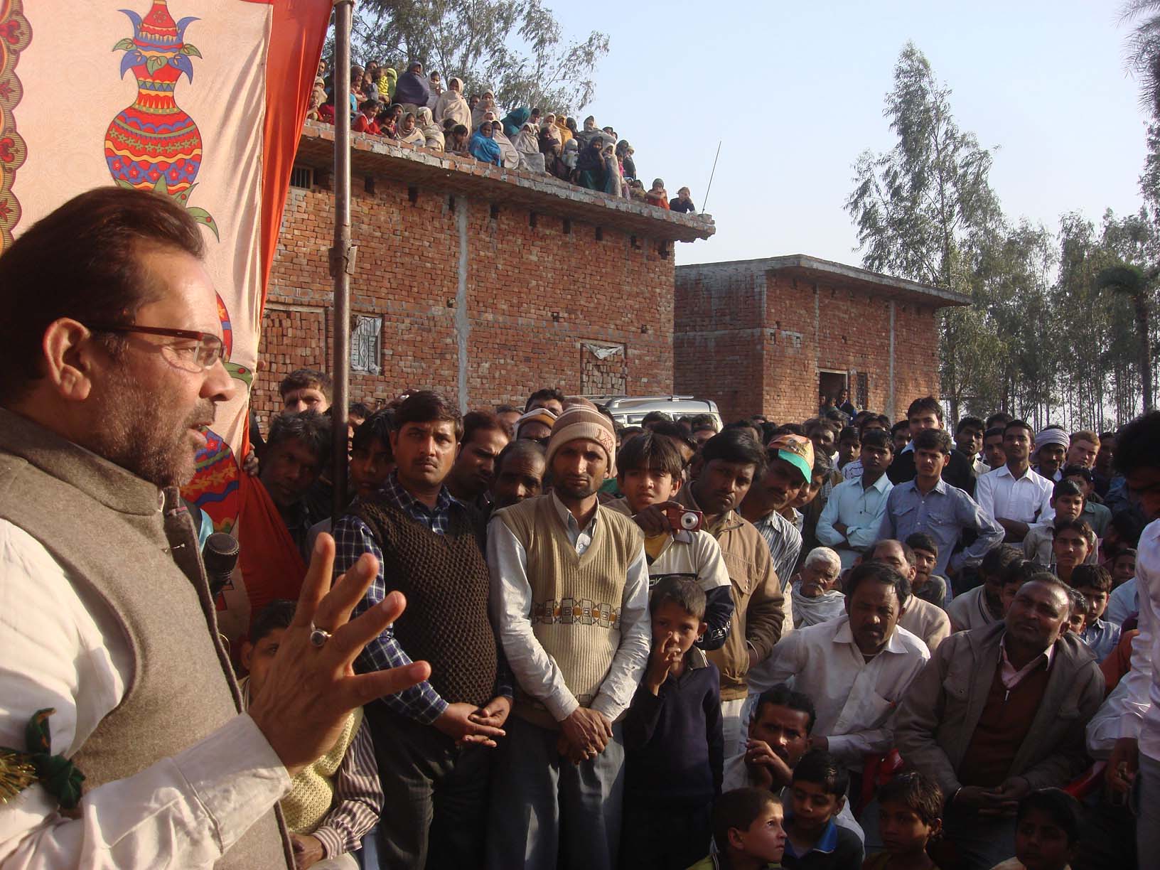 Shri Mukhtar Abbas Naqvi, National Vice-President addressing public meeting at Rampur Constituency (Uttar Pradesh) on February 29, 2012