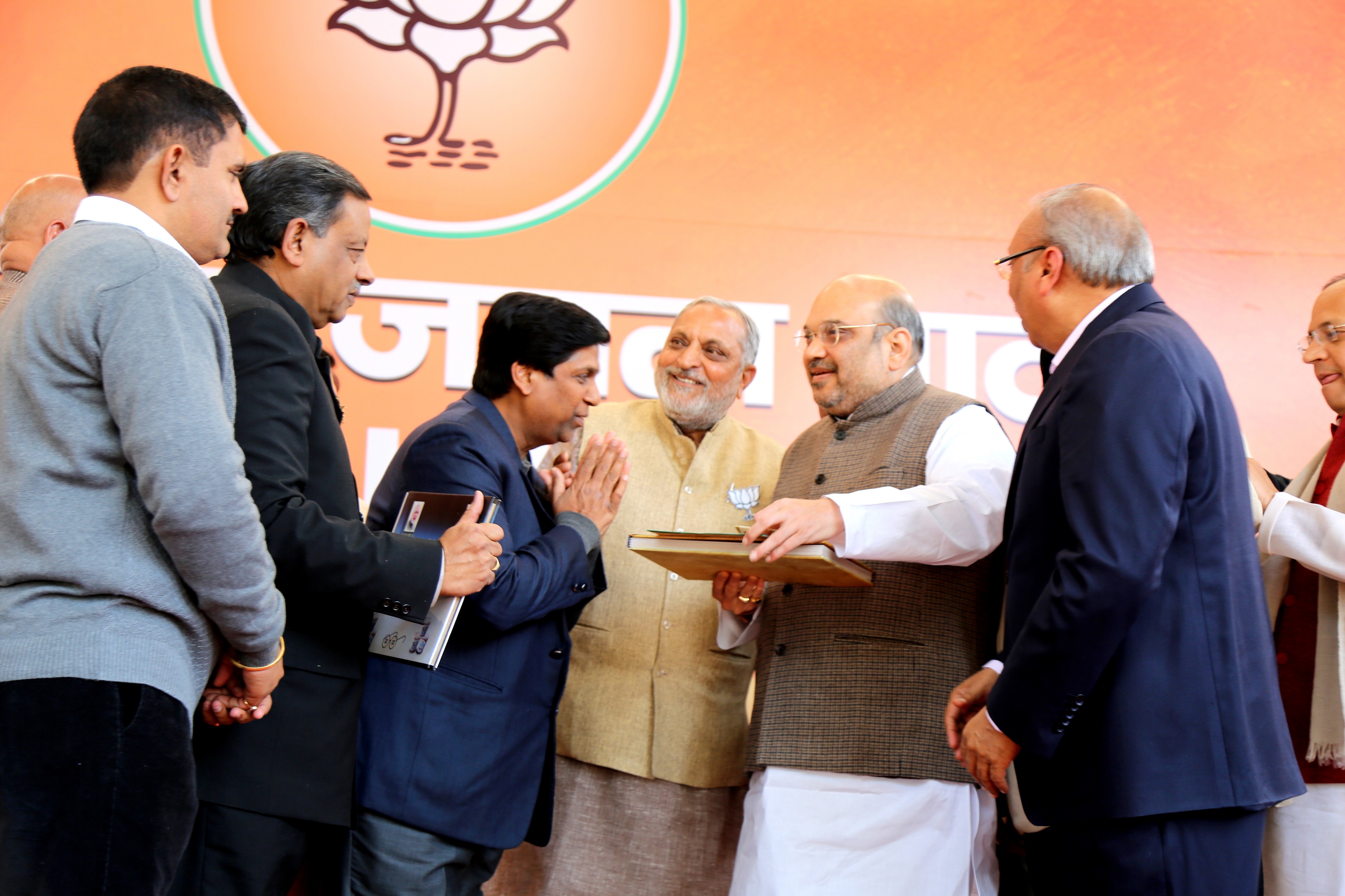 Members from different communities felicitating BJP National President, Shri Amit Shah at 11, Ashoka Road on February 02, 2016