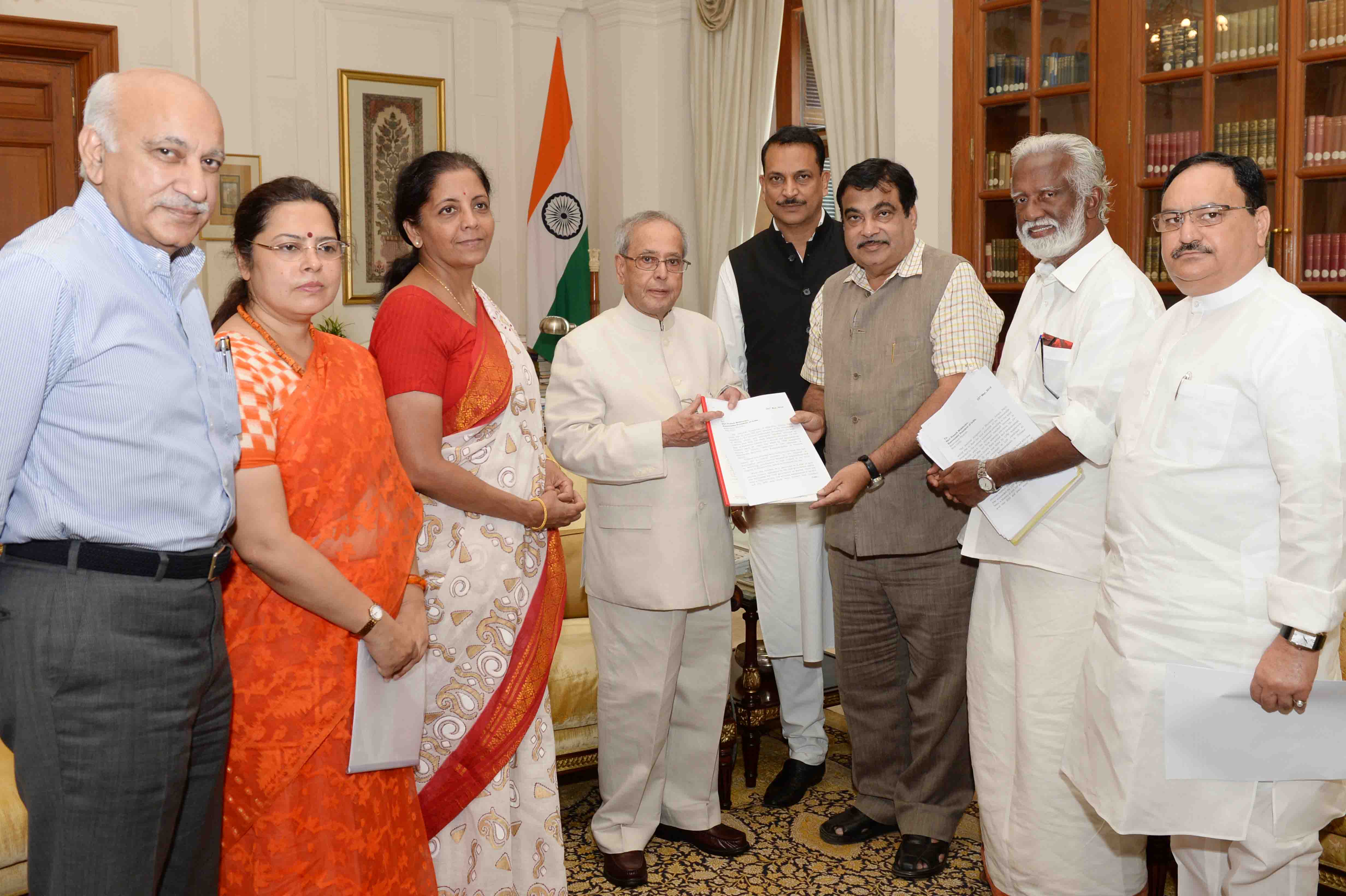 Memorandum on Kerala violence submitted to the President of India, Shri Pranab Mukherjee by BJP delegation led by Shri Nitin Gadkari on May 22, 2016