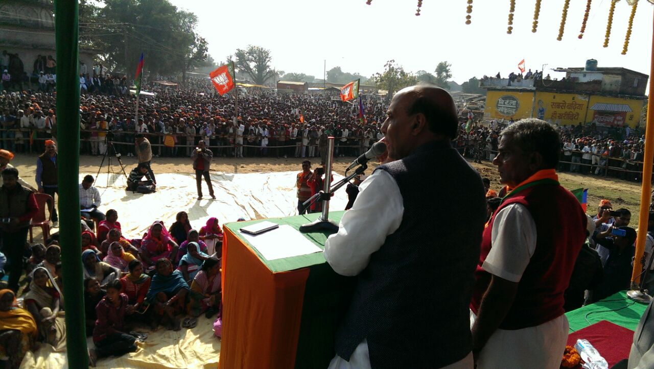 Minister of Home Affairs, Shri Rajnath Singh addressing public meeting at Maharajganj, Chauparan, Distt.-Hazaribagh (Jharkhand) on December 4, 2014