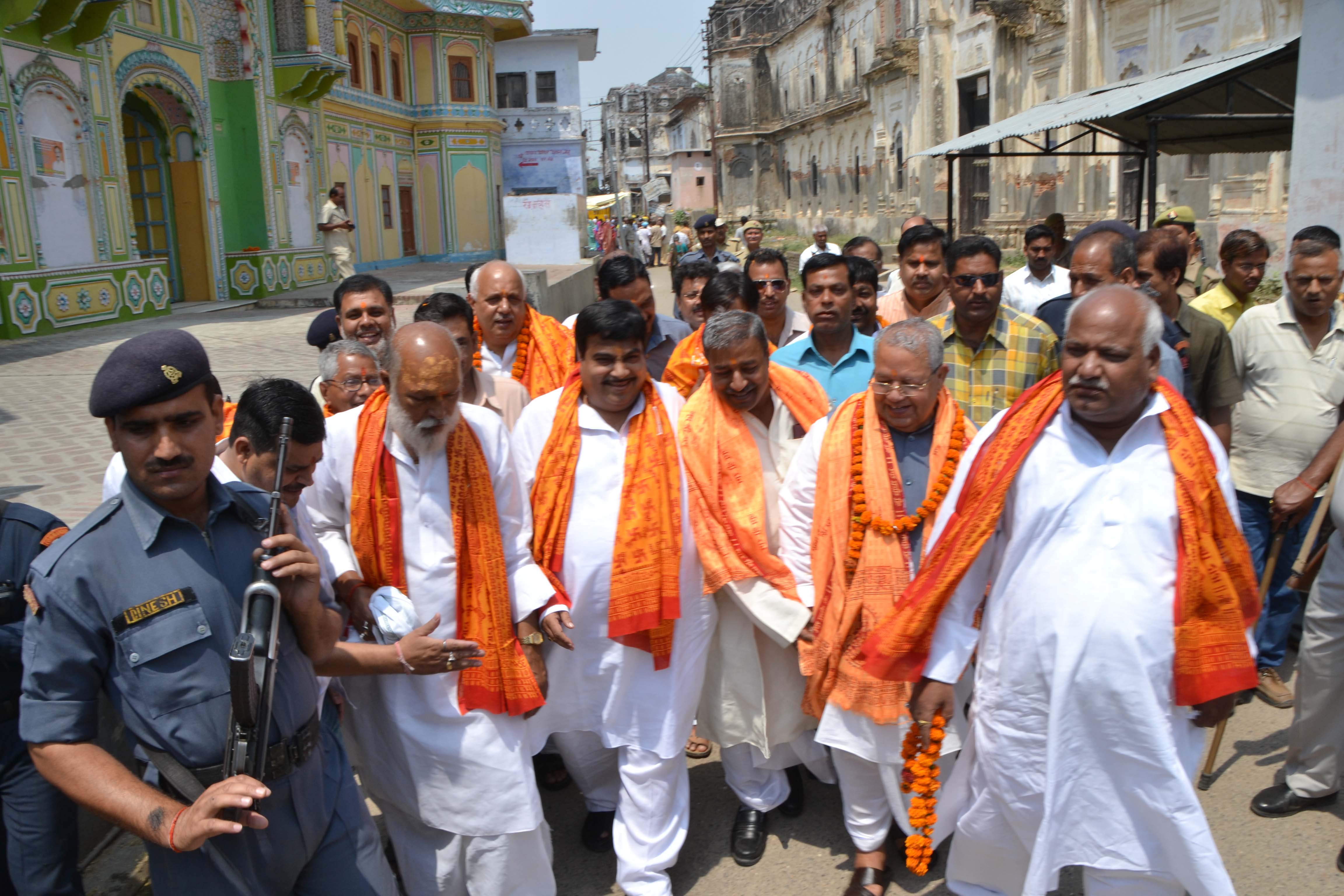 BJP National President, Shri Nitin Gadkari, Shri Vinay Katiyar, Shri Kalraj Mishra coming out of Ram Temple after Darshan in Ayodhya on April 26, 2011