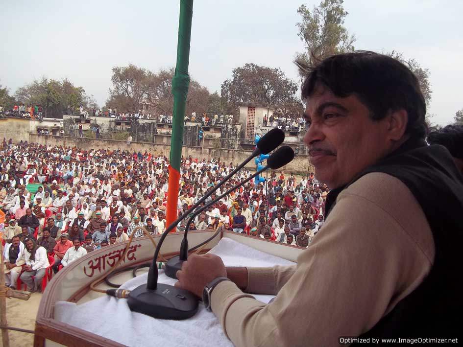 BJP National President, Shri Nitin Gadkari addressing a public meeting in Chakia Constituency during UP Assembly Election on February 13, 2012