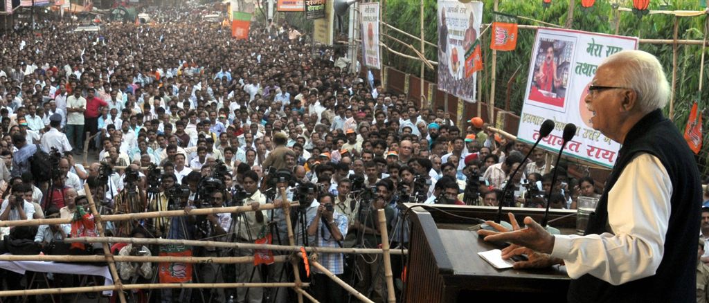 Shri L.K. Advaniji addressing a rally at Burrabazar, North 24 Parganas (Kolkata) on May 8, 2009