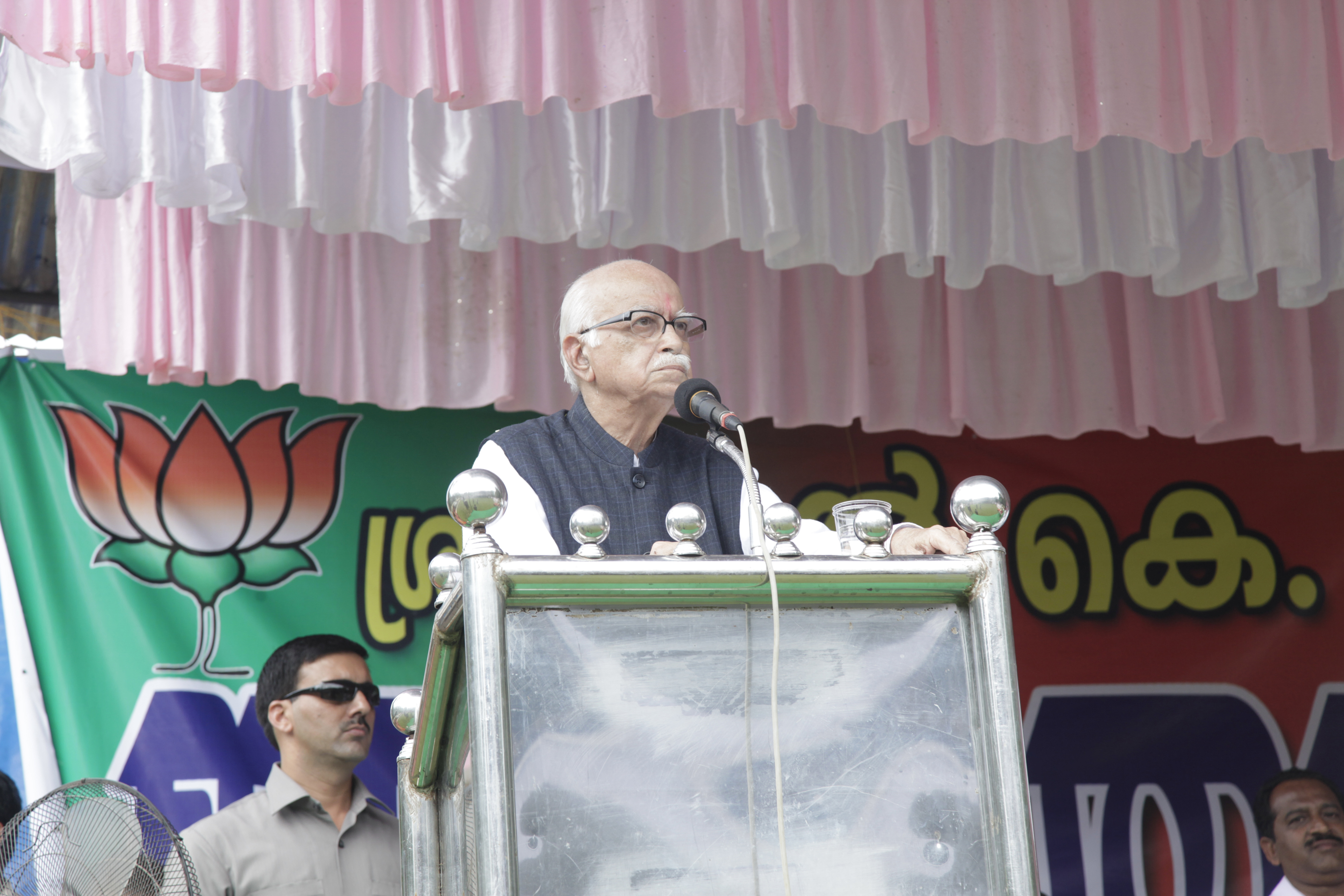 Shri L.K. Advani during Jan Chetna Yatra at Pandalam (Kerala) on October 29, 2011