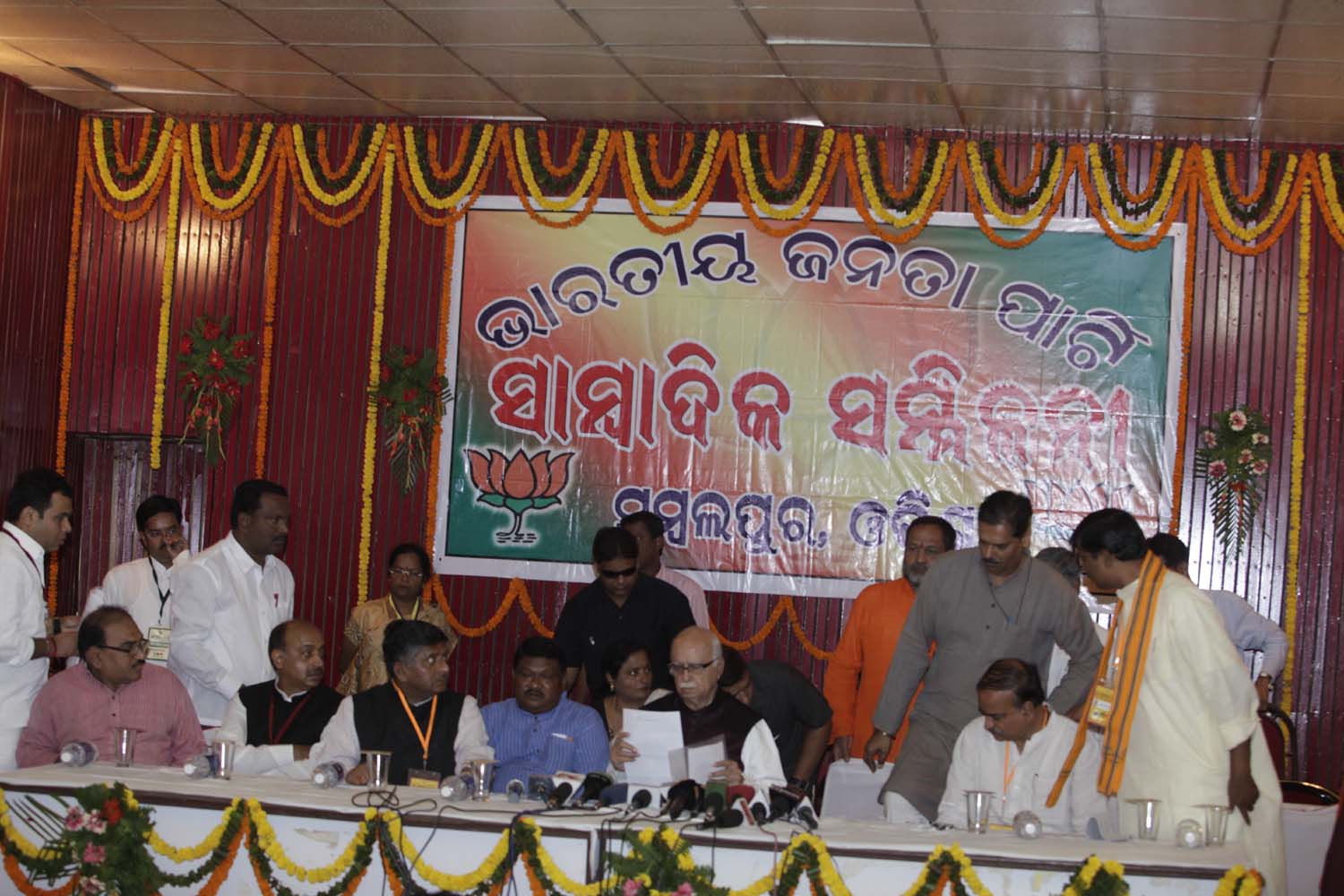 Shri L.K. Advani during Jan Chetna Yatra at Sambalpur and Redhakhol (Odisha) on October 24, 2011