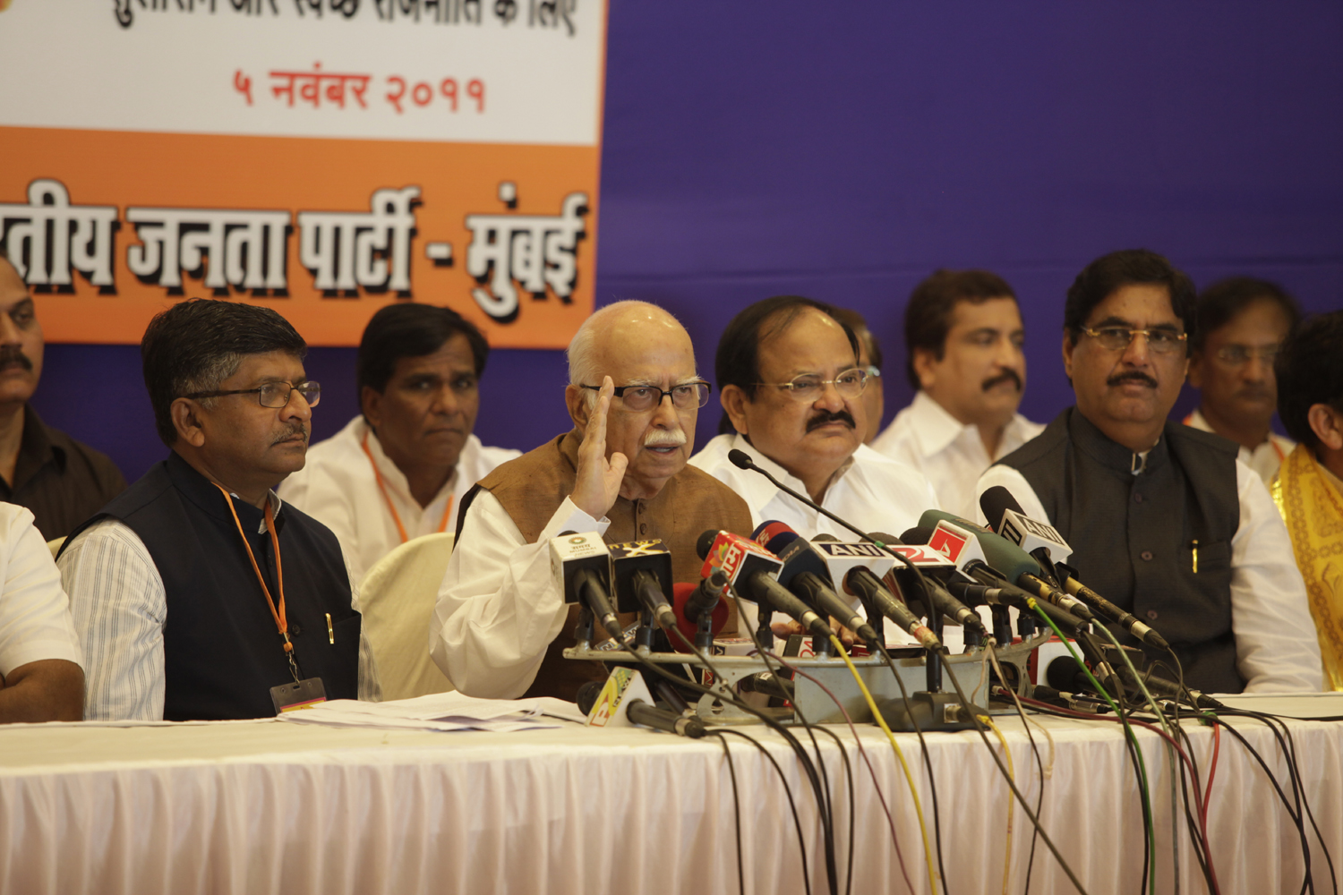 Shri L.K. Advani during Jan Chetna Yatra at Mumbai (Maharashtra) on November 05, 2011