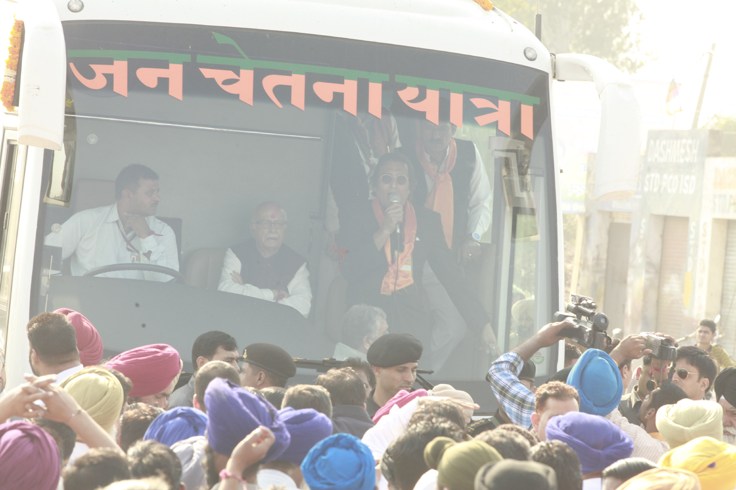 Shri L.K. Advani during Jan Chetna Yatra at Pathankot (Punjab) on November 15, 2011