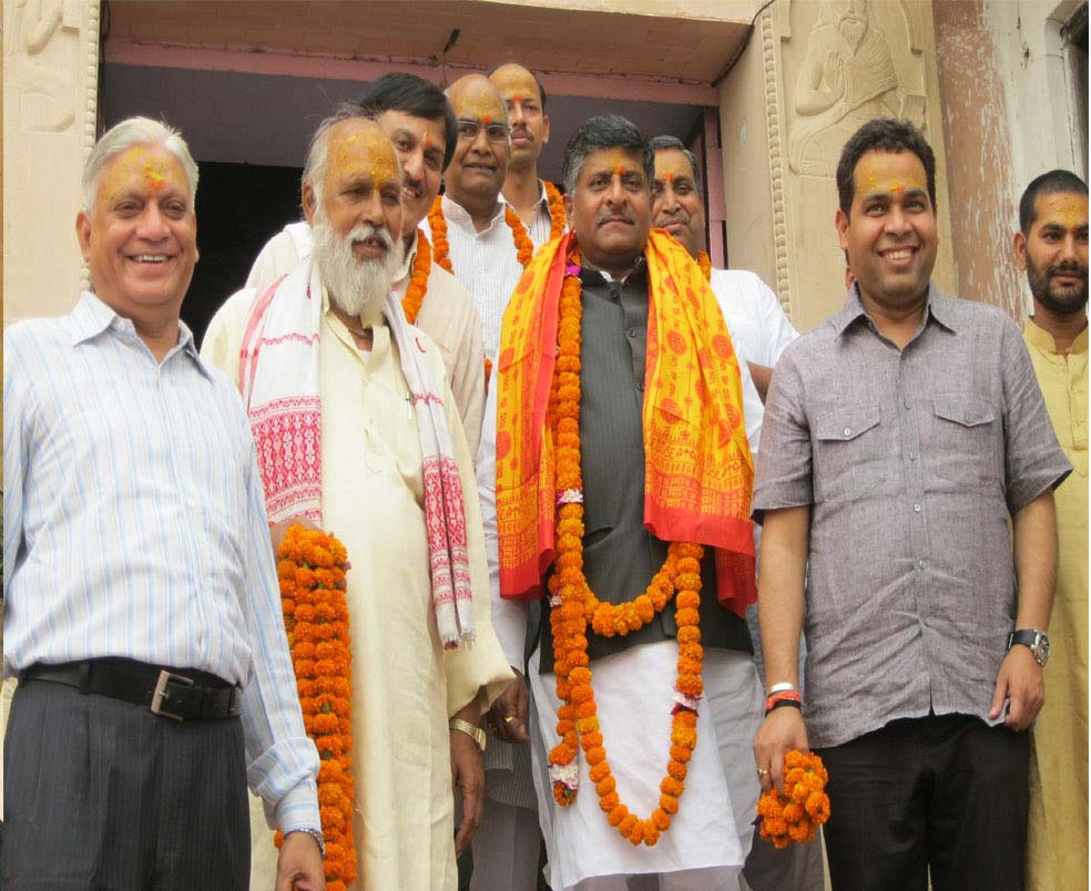 Shri Ravi Shankar Prasad BJP General Secretary out of Ram Temple after Darshan on April 25, 2011