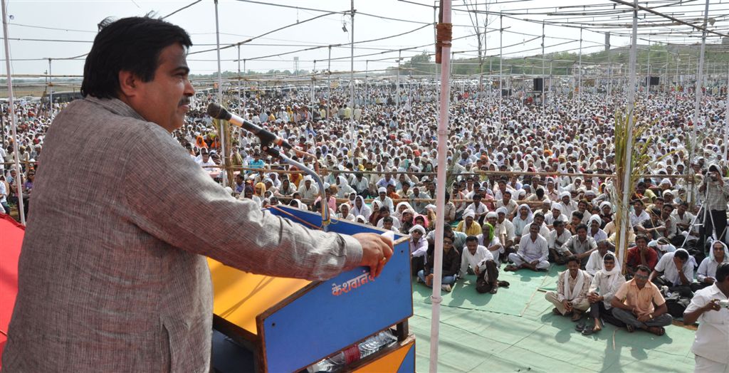 Shri Nitin Gadkariji addressing a public meeting in Devada Distt. Bhandara (Maharashtra) on May 2, 2010