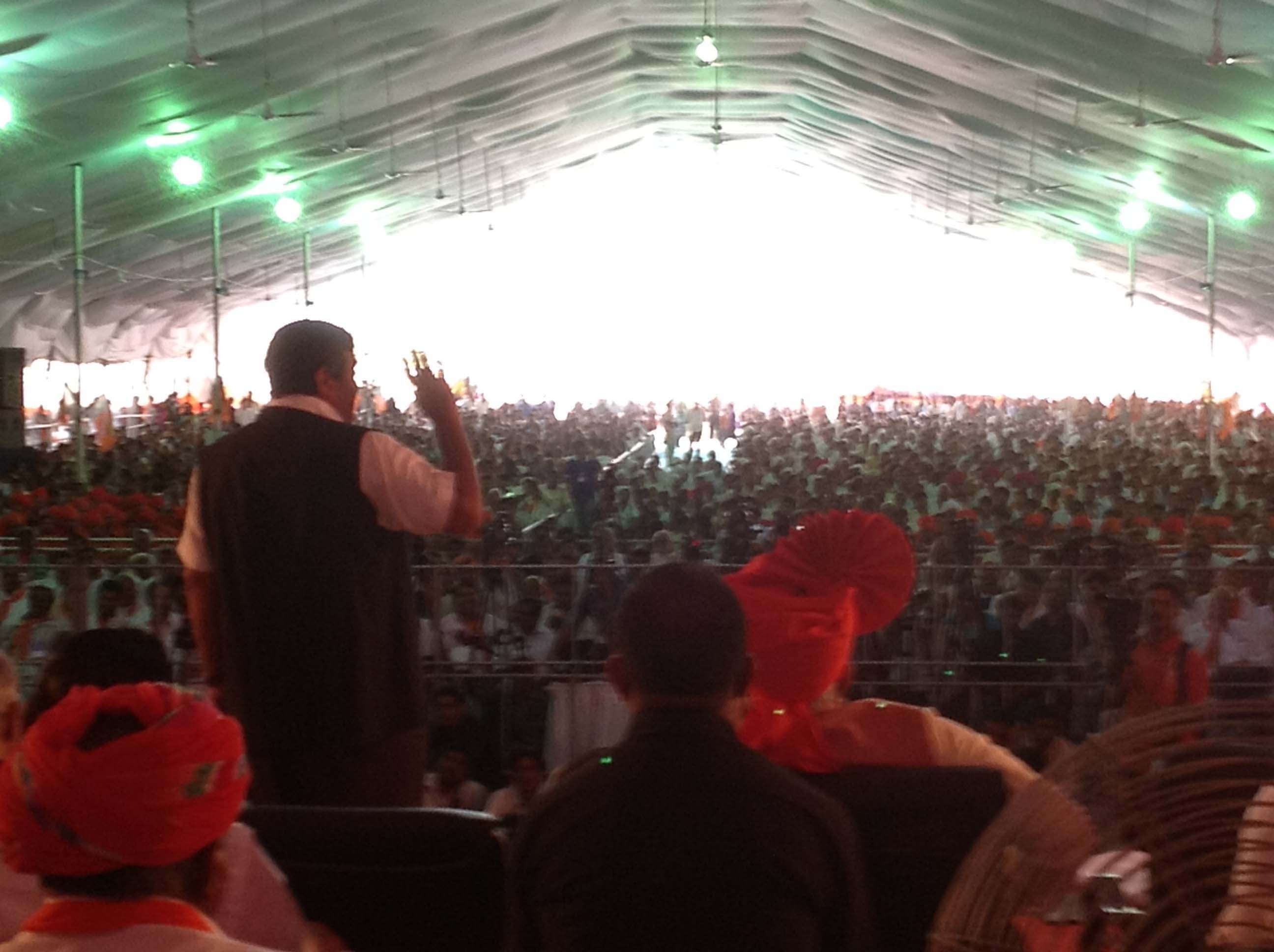 BJP President, Shri Nitin Gadkari addressing Yuva Chetana Yatra by Narendra Modi at Ambaji, Gujarat on September 17, 2012