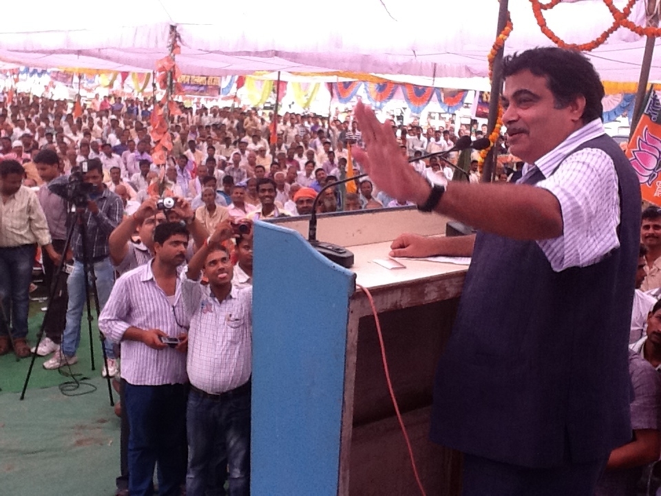 Former BJP President Shri Nitin Gadkari addressing Karyakarta Milan and Samman Samaroh, Fazilnagar Dist. Kushinagar, UP on June 24, 2013